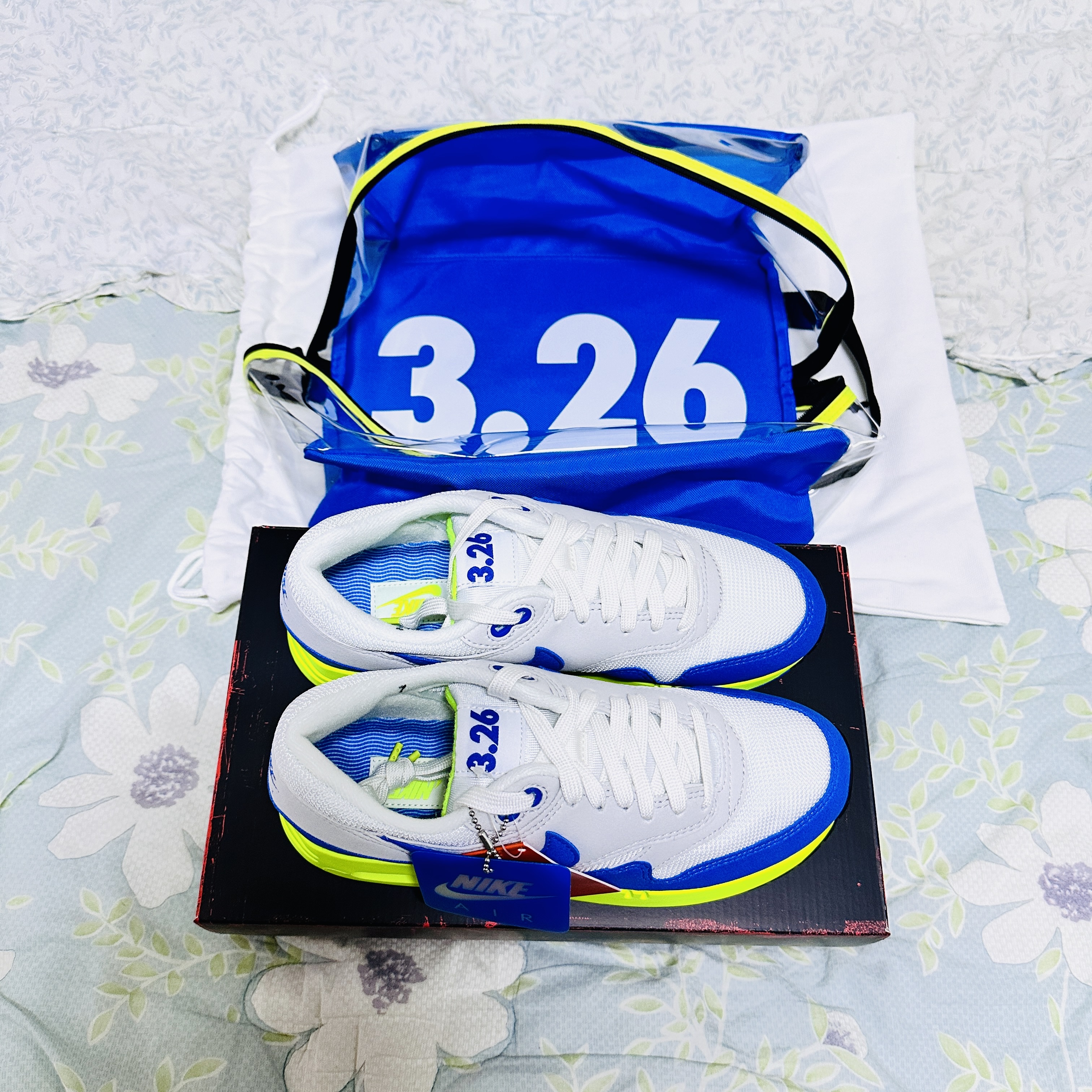 Nike Air Max 1 '86 OG Royal Volt 착용 스타일 - 4