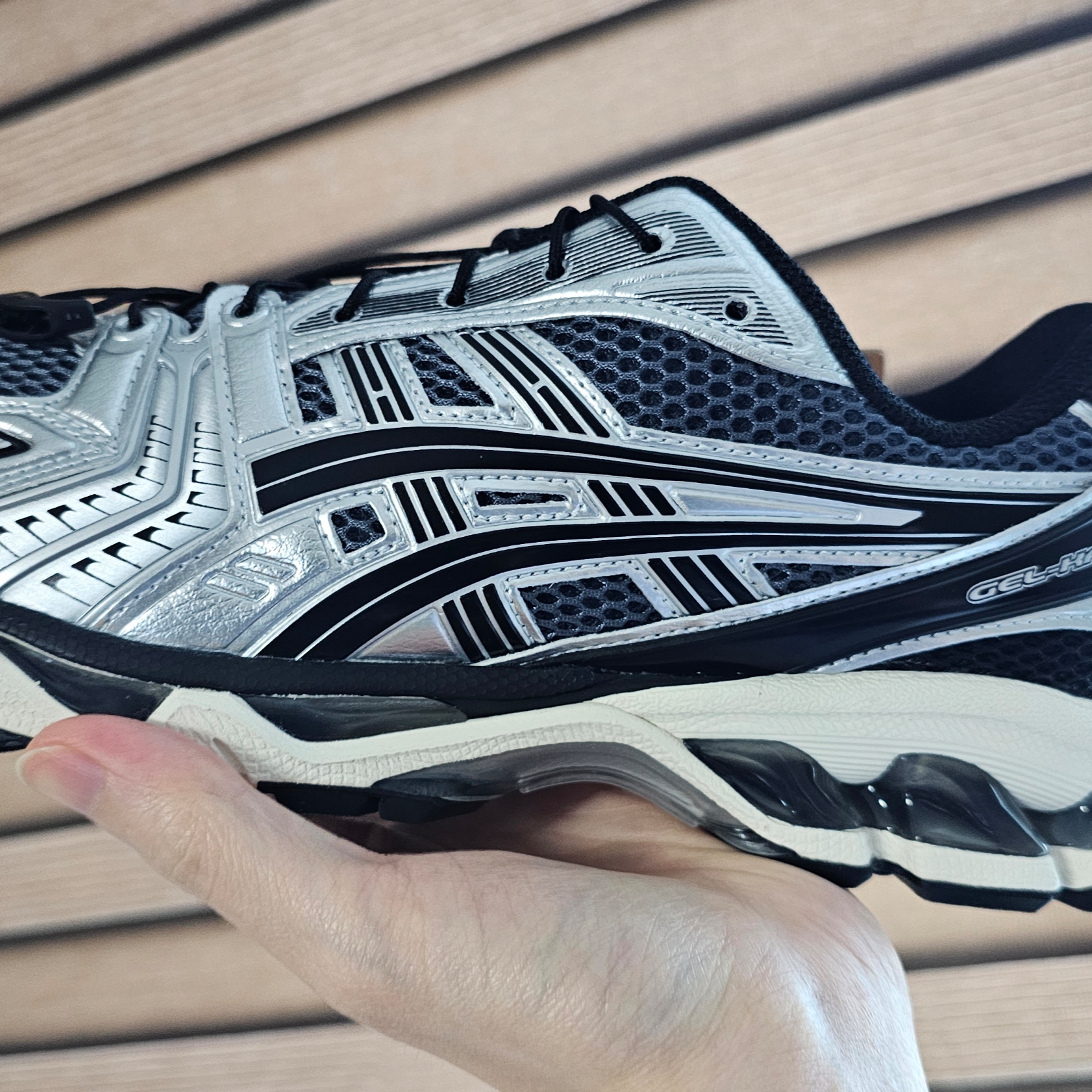 Asics Unlimited Gel-Kayano 14 Carrier Grey Black 착용 스타일