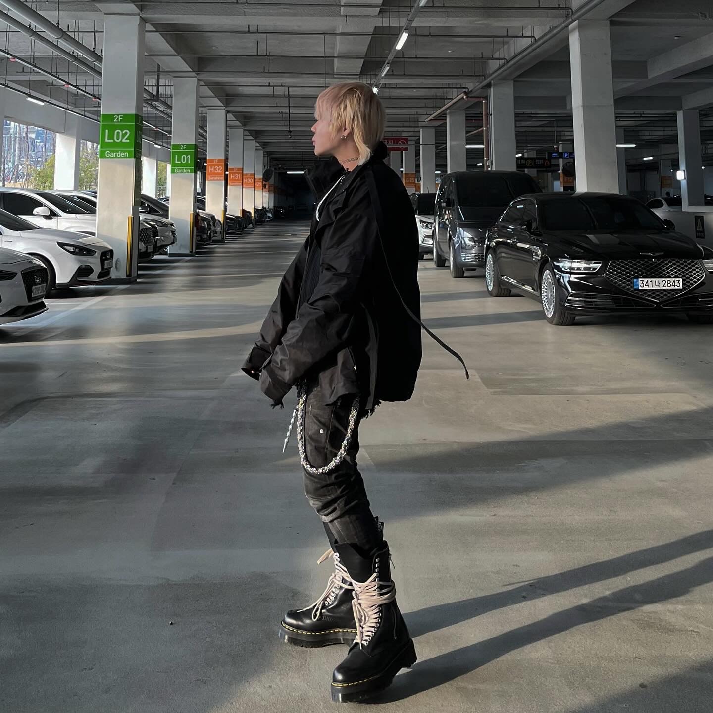 Dr. Martens x Rick Owens 1918 RO Leather Lace Up Platform Boots Black Lunar, Timberland Premium 6 inch Waterproof Boot Wheat Nubuck - Wide 착용 스타일 - 1