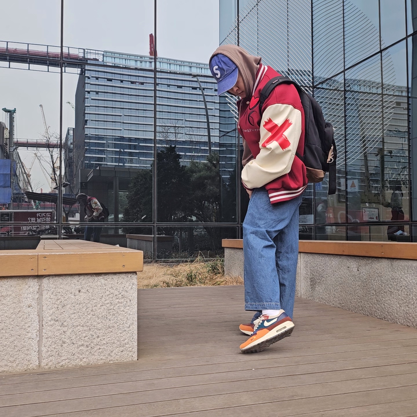 Supreme Pigment Canvas S Logo 6-Panel Navy - 23SS, Nike x Kasina Air Max 1 SP Won-Ang Orange 착용 스타일 - 1