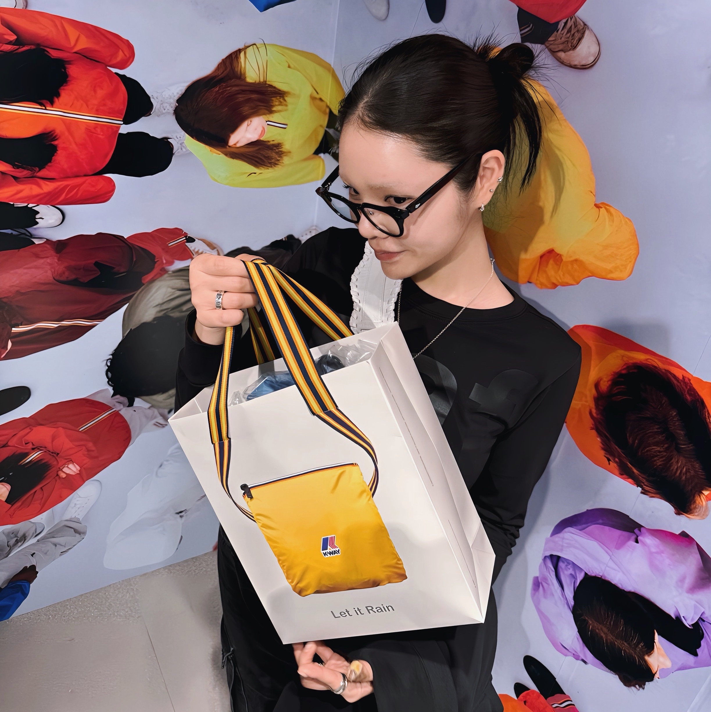 Balenciaga Neo Cagole Small Tote Bag White, [KREAM 단독] Safarispot Basic Safari LS T-Shirt Black 착용 스타일 - 2