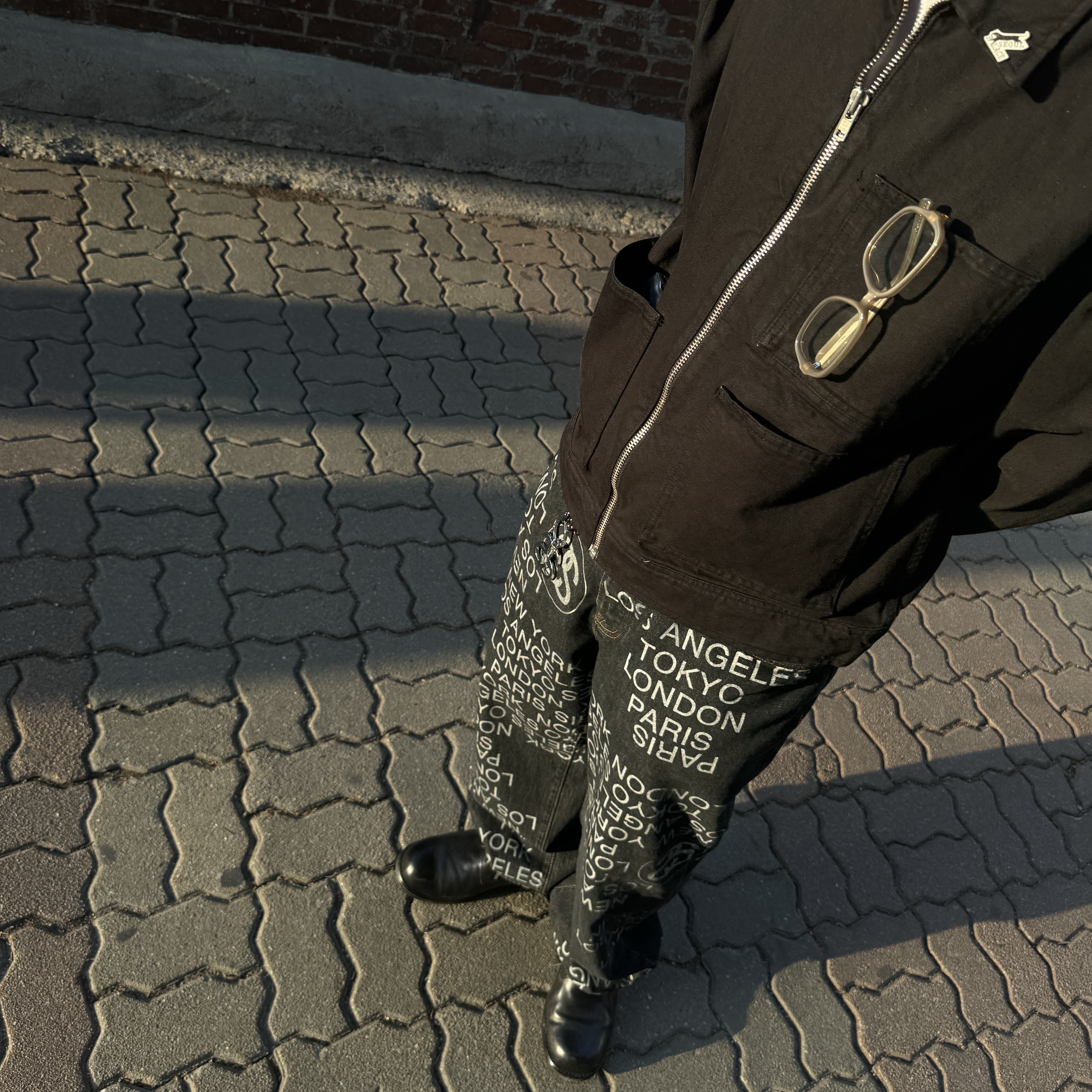Stussy Big OL’ Jean City Link Denim Washed Black, Stussy Overdyed Zip Work Jacket Black 착용 스타일