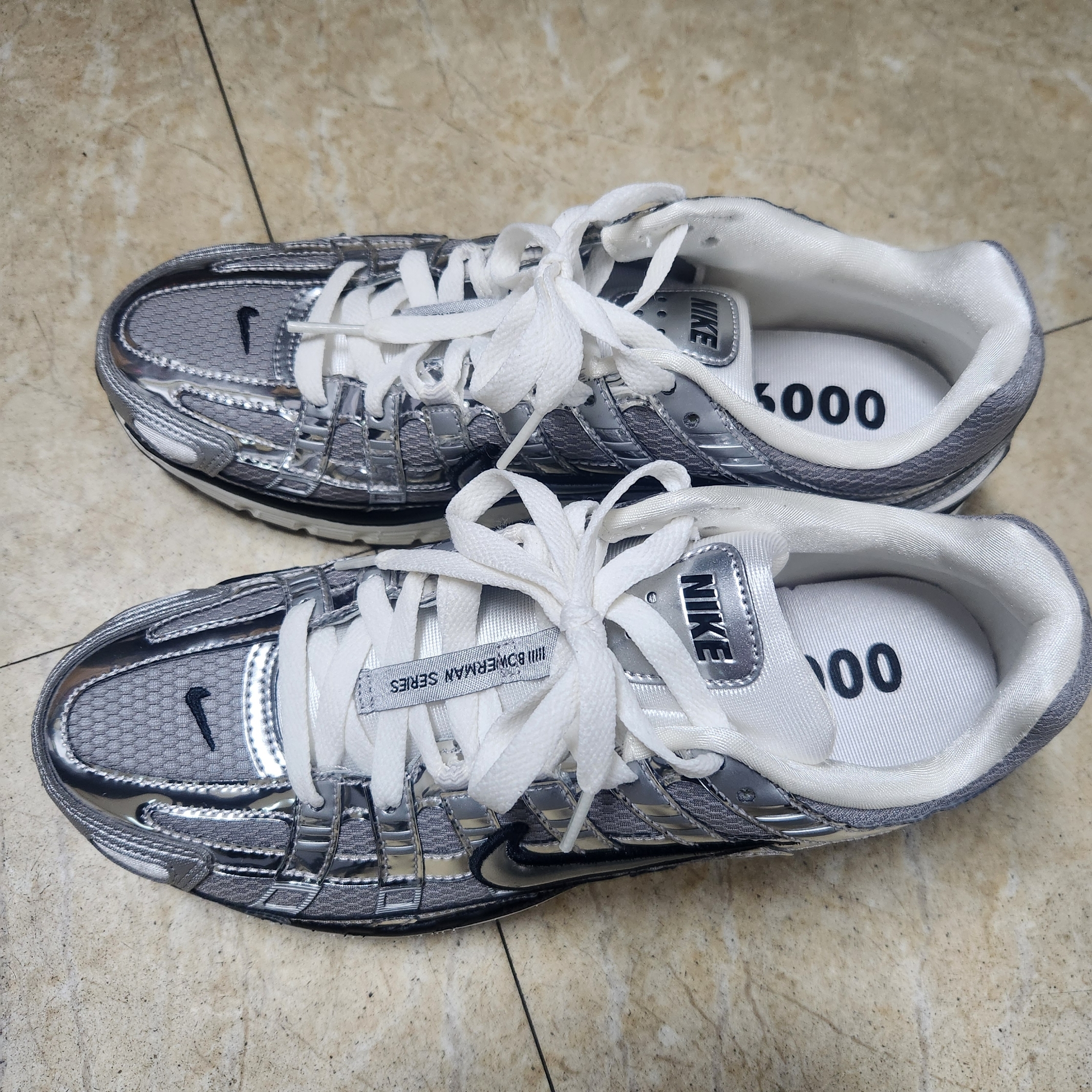 Nike P-6000 Metallic Silver 착용 스타일 - 2