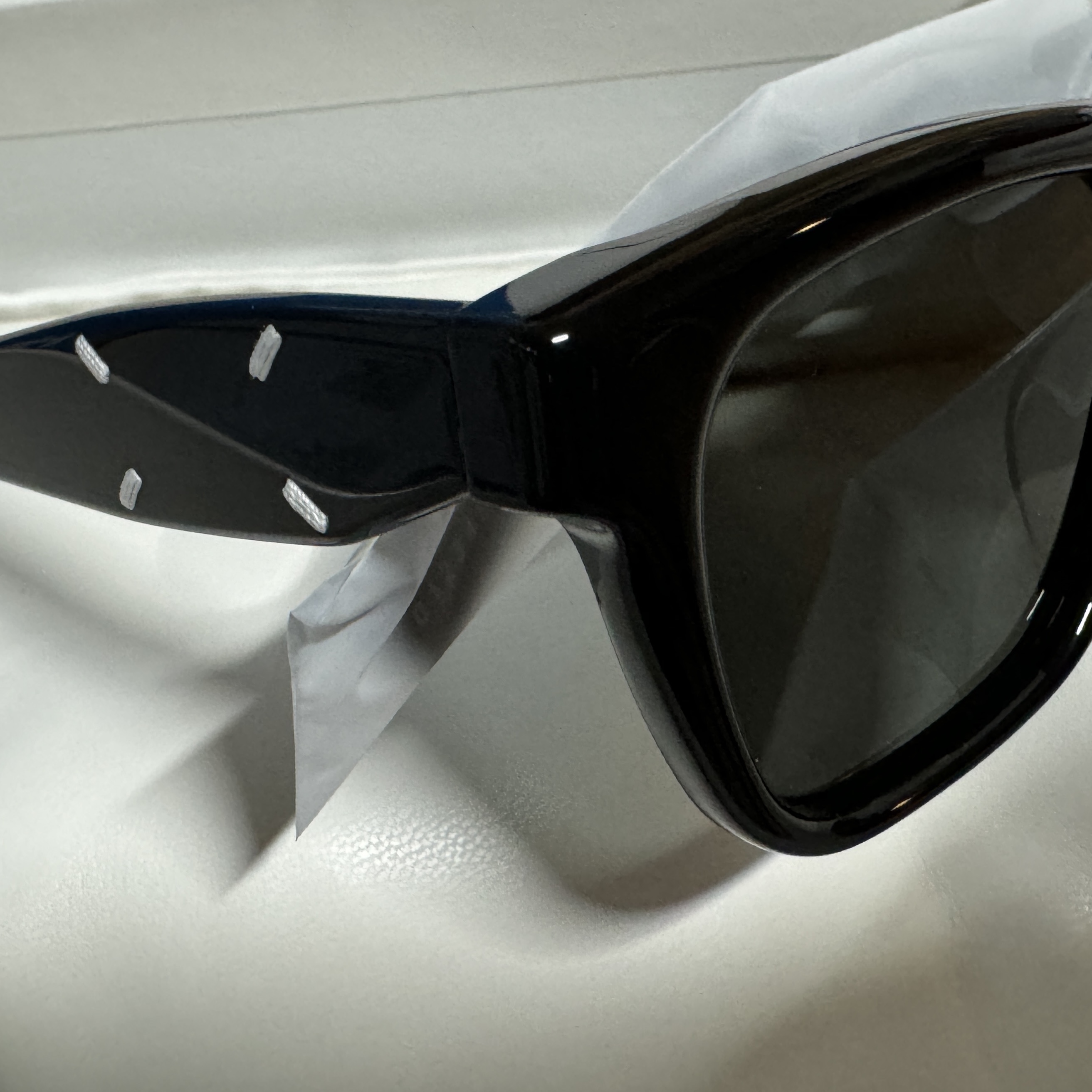 Gentle Monster x Maison Margiela MM110 Black Black 착용 스타일