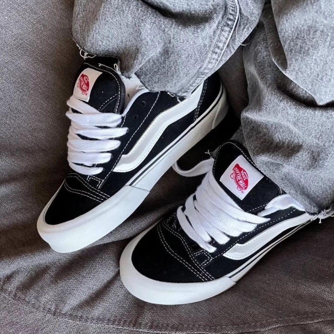 Vans Knu-Skool Black True White 착용 스타일