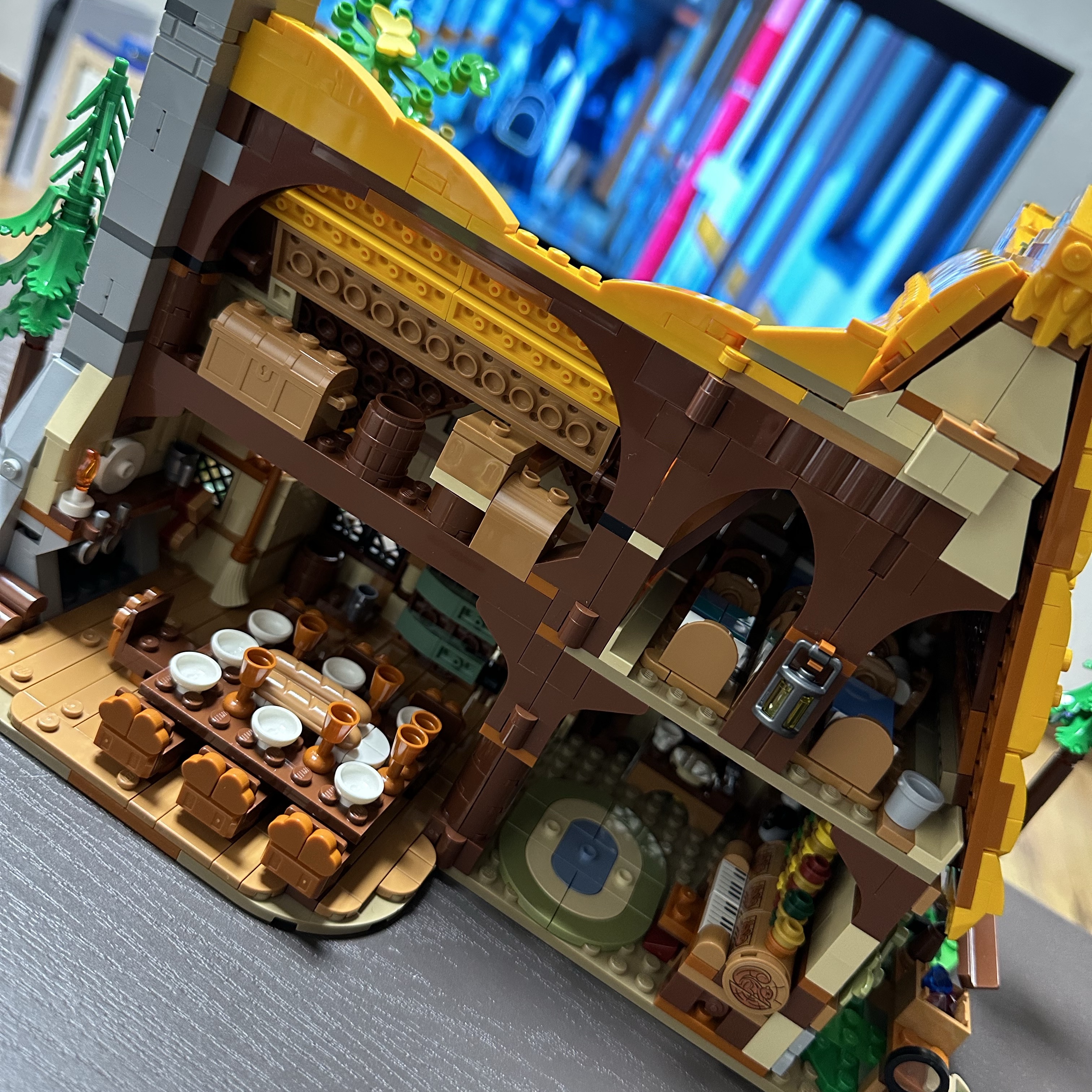 Lego Disney Snow White and the Seven Dwarfs' Cottage 착용 스타일 - 2