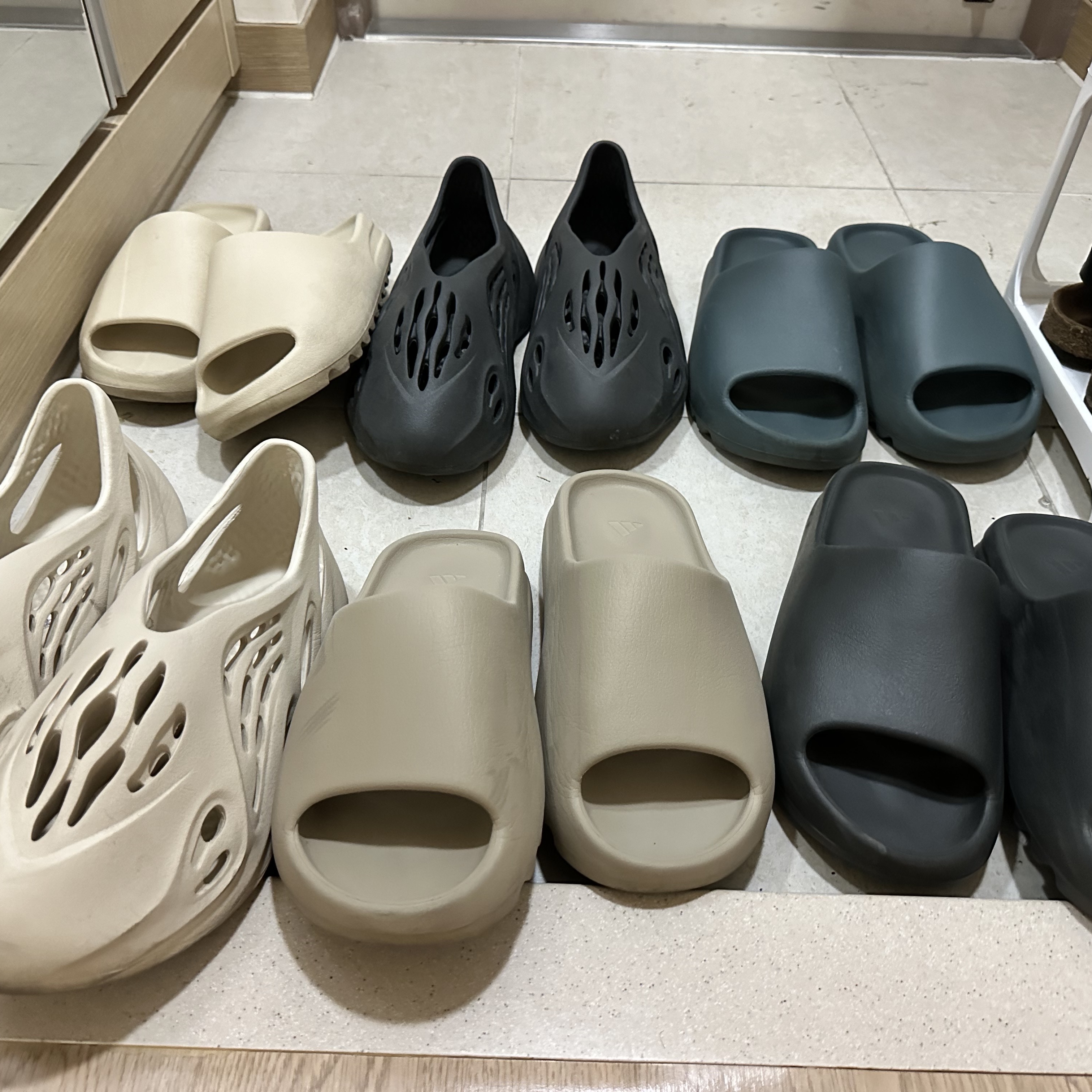 Adidas Yeezy Slide Dark Onyx 2024, Adidas Yeezy Slide Pure - Re-Release Ver. 착용 스타일 - 2