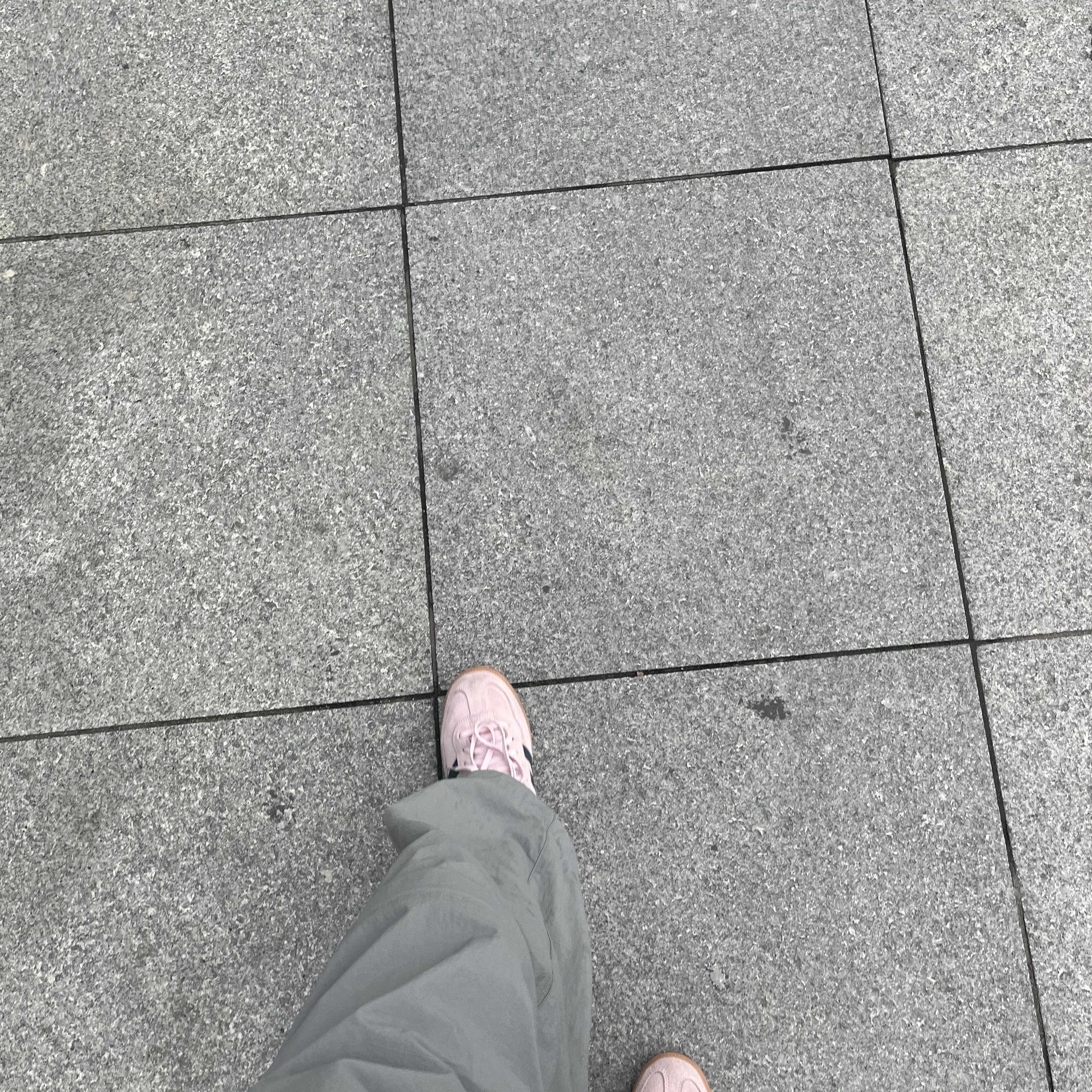 (W) Adidas Spezial Handball Clear Pink 착용 스타일 - 1
