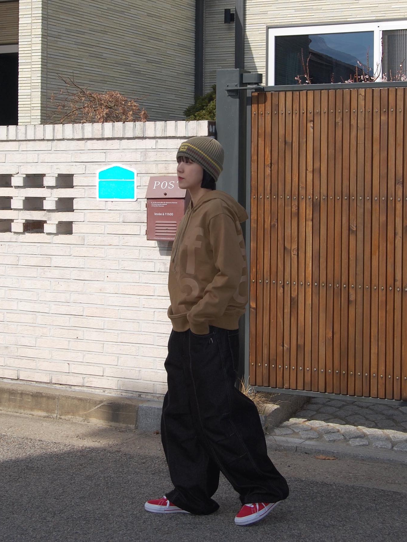 [KREAM 단독] Safarispot Basic Safari Hoodie Sand, Converse One Star Pro Ox Suede Varsity Red 착용 스타일
