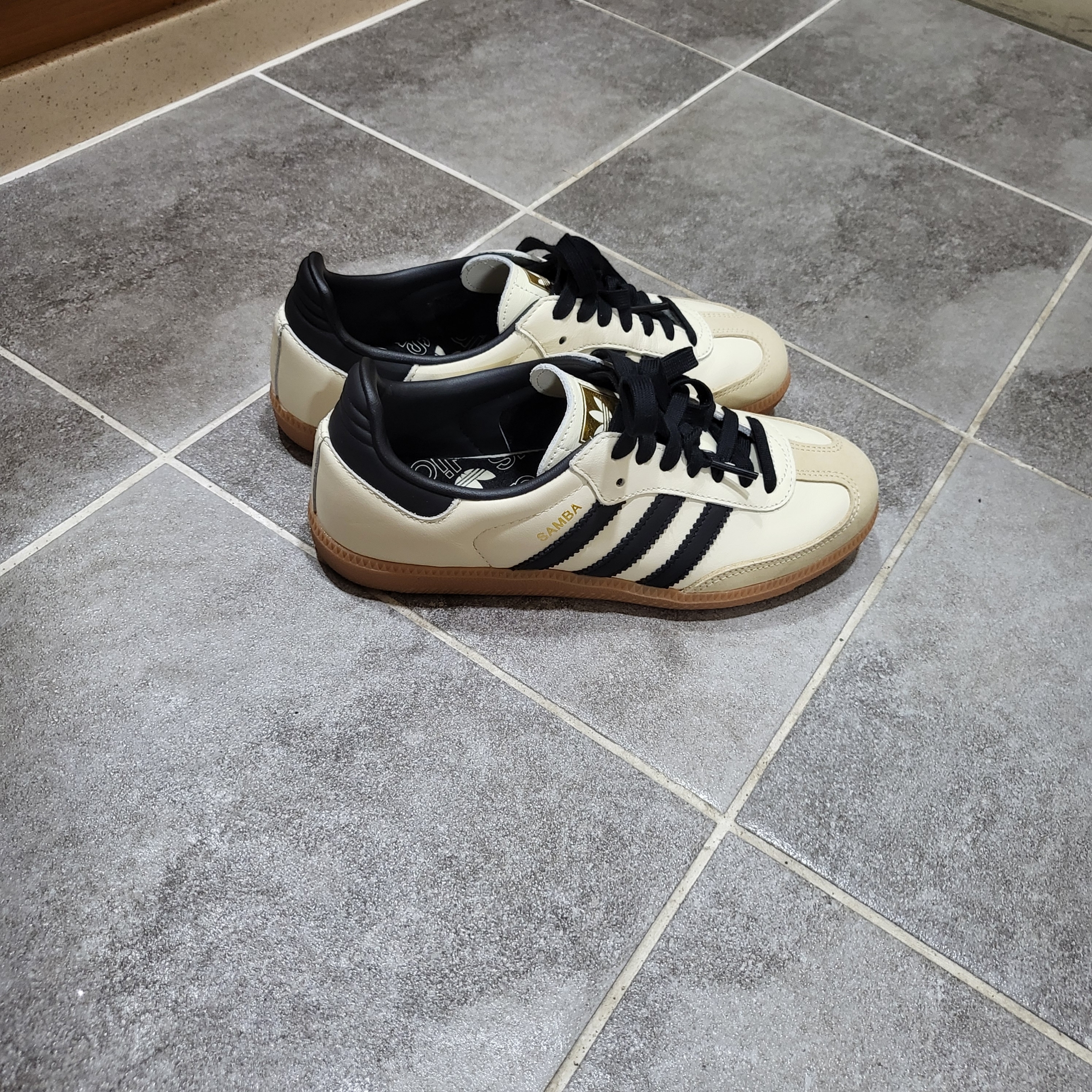 (W) Adidas Samba OG Cream White Core Black 착용 스타일 - 2
