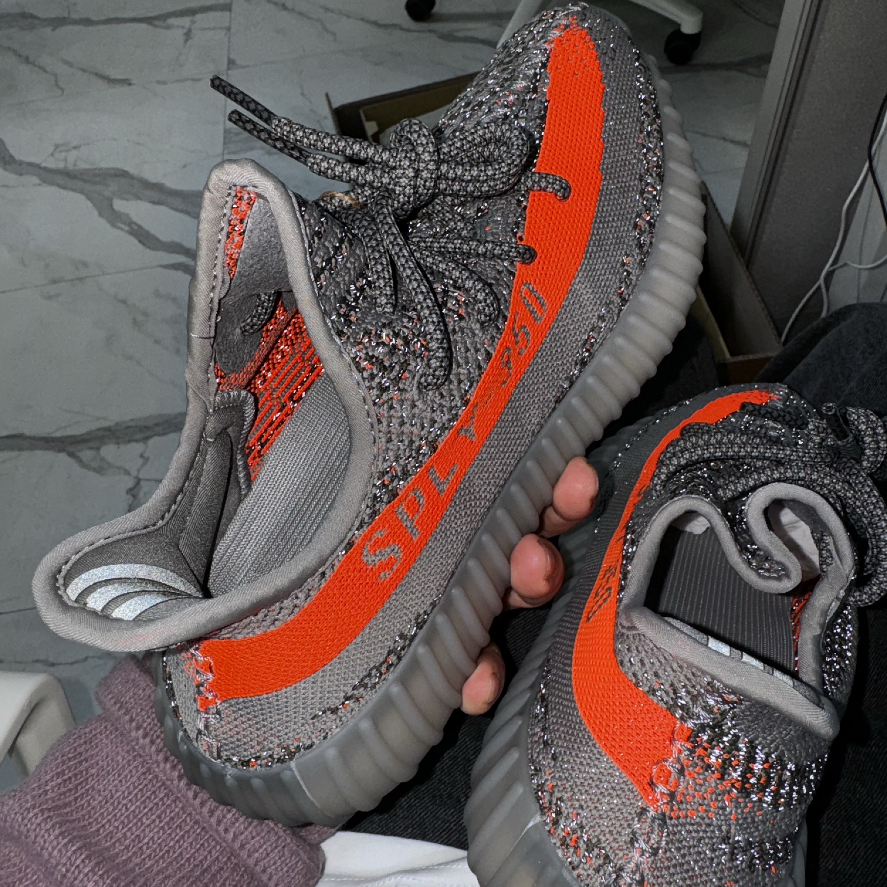 Adidas Yeezy Boost 350 V2 Beluga - Reflective 착용 스타일