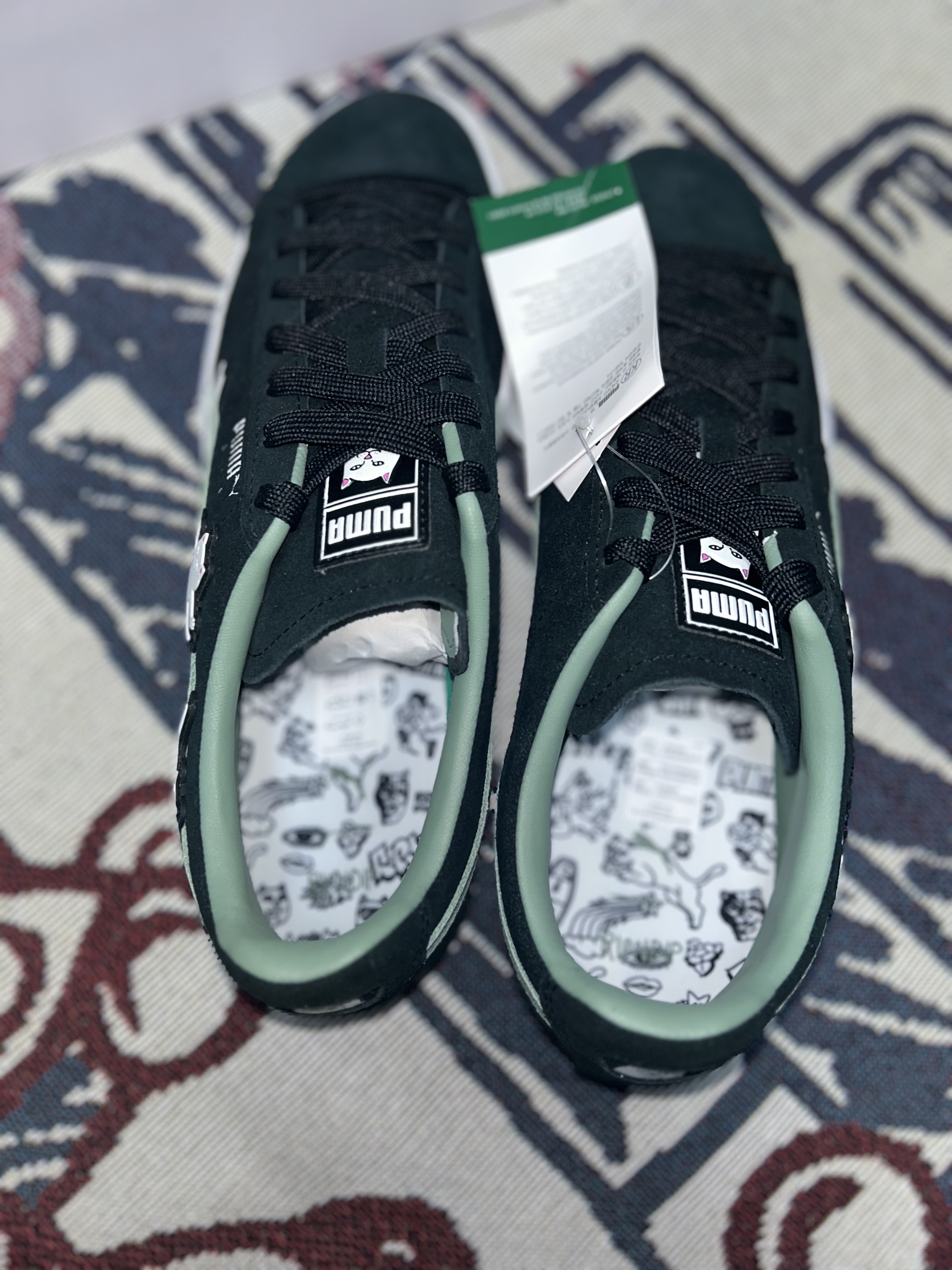 Puma x RIPNDIP Suede Black Eucalyptus 착용 스타일 - 3