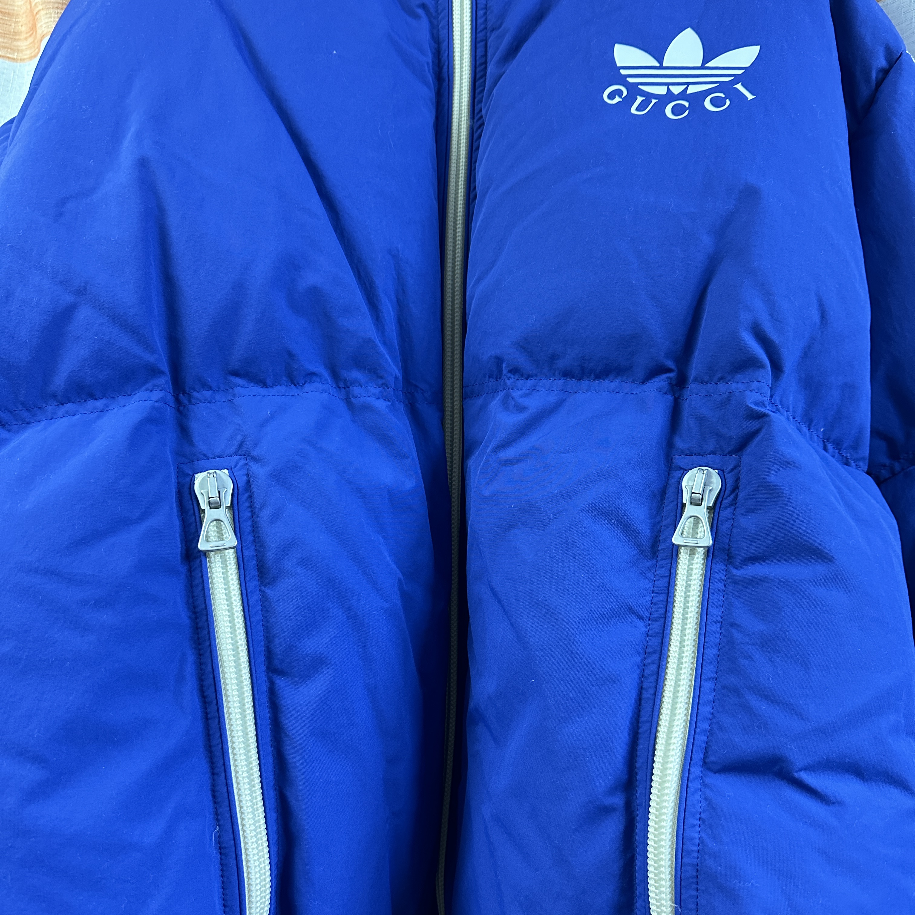 Gucci x Adidas Nylon Down Jacket Blue 착용 스타일 - 2