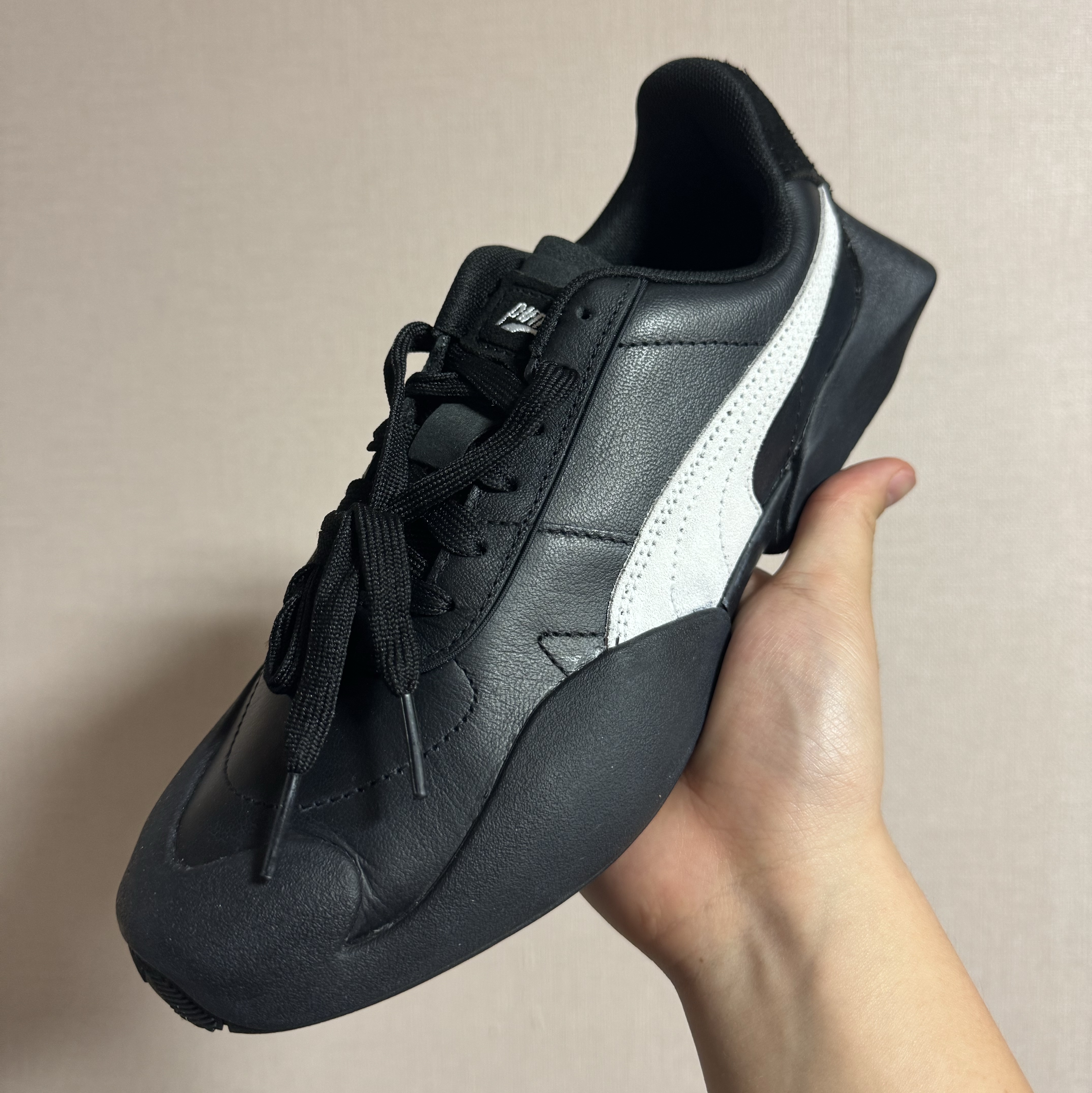 Puma Vaderon Clean Black White 착용 스타일