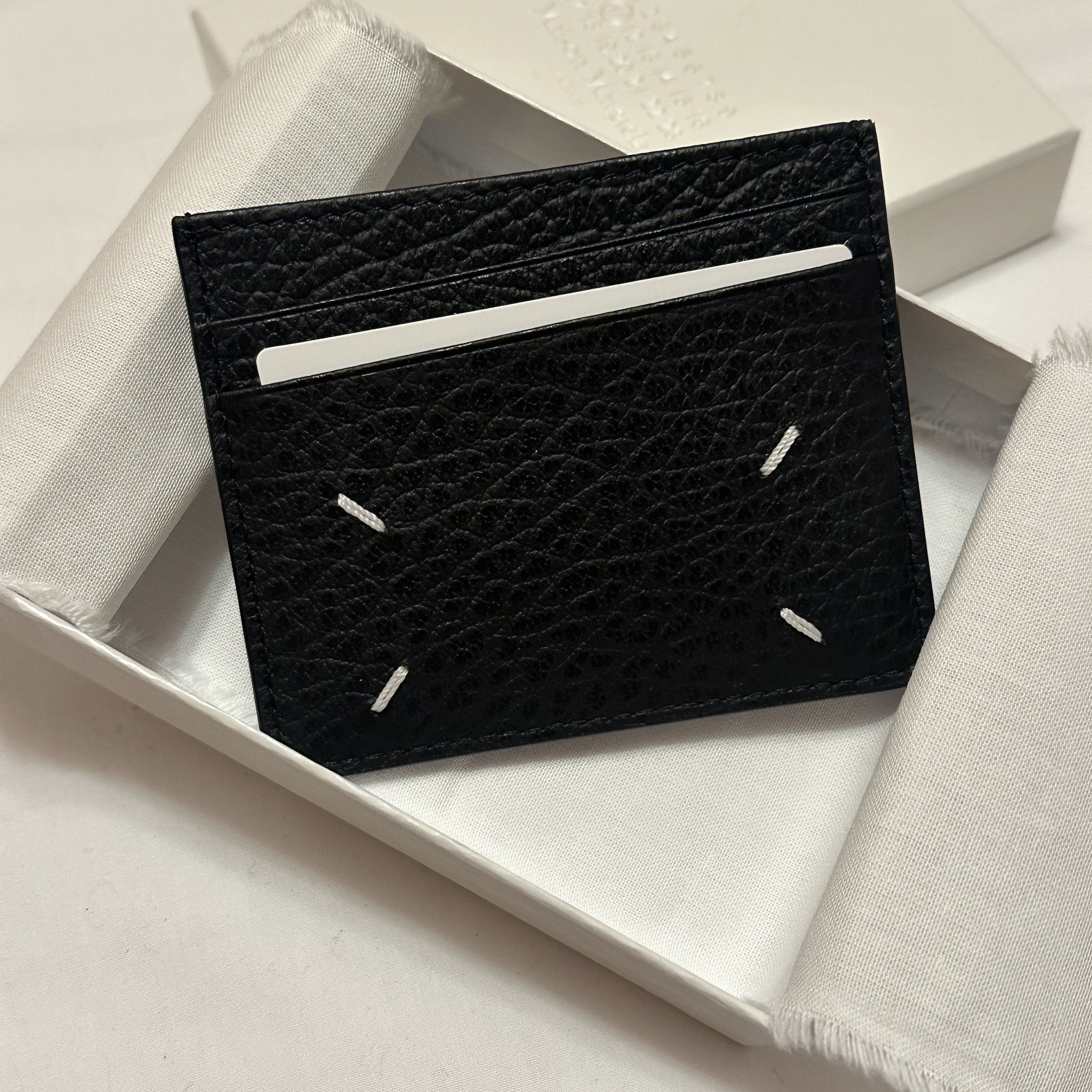 Maison Margiela Stitch Card Holder Black 착용 스타일