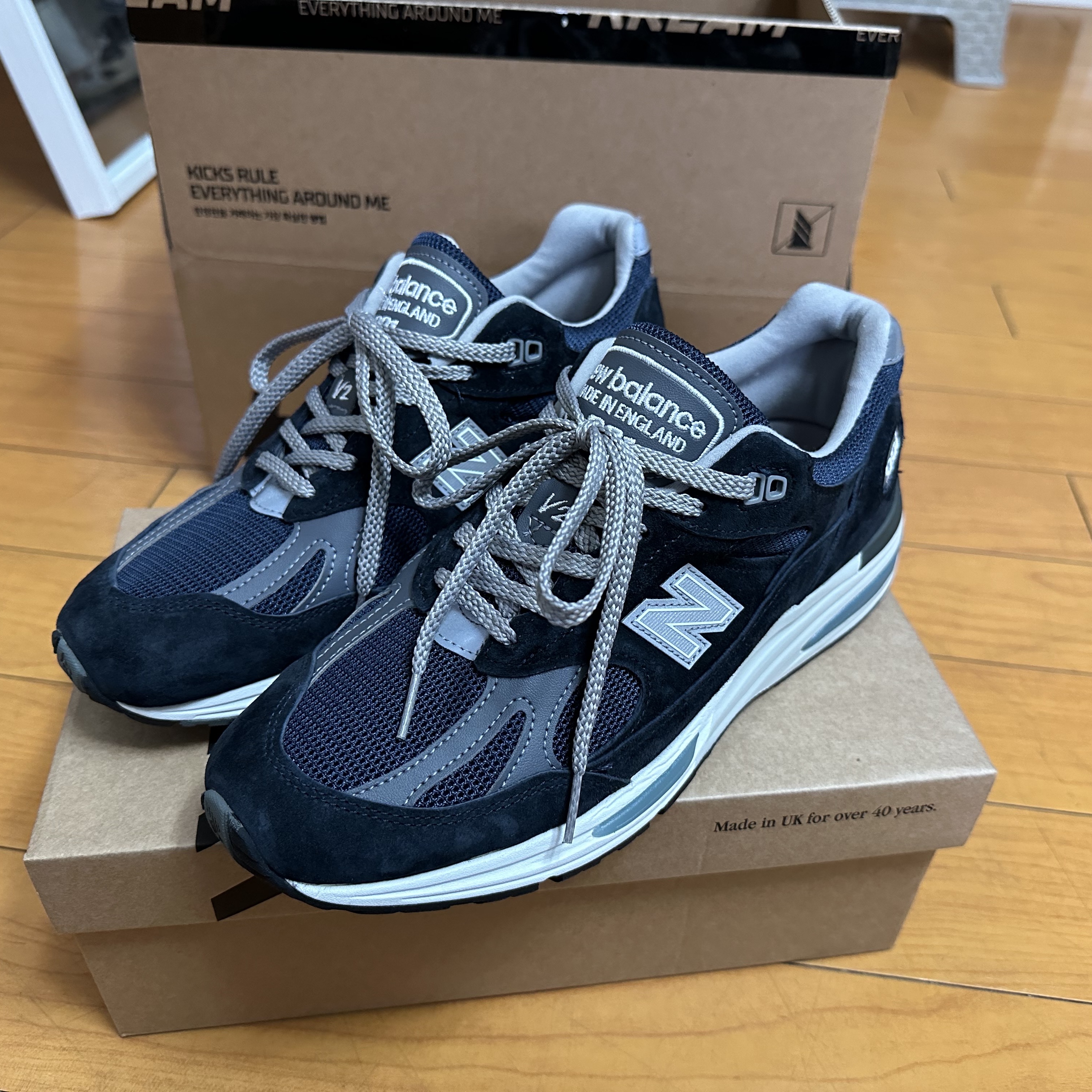 New Balance 991v2 Made in UK Dark Navy Smoked Pearl 착용 스타일