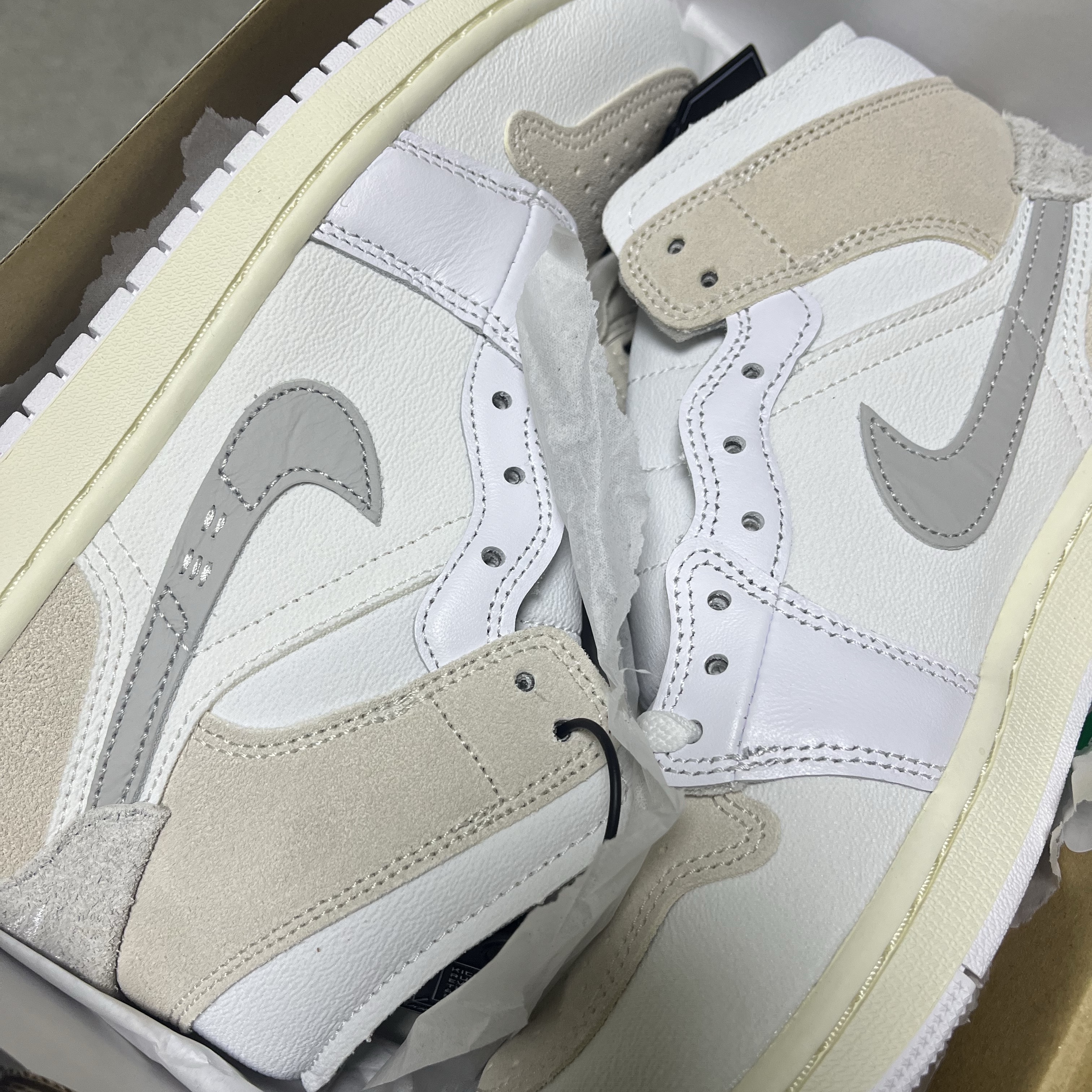 Jordan 1 Mid SE Craft White Light Orewood Brown 착용 스타일