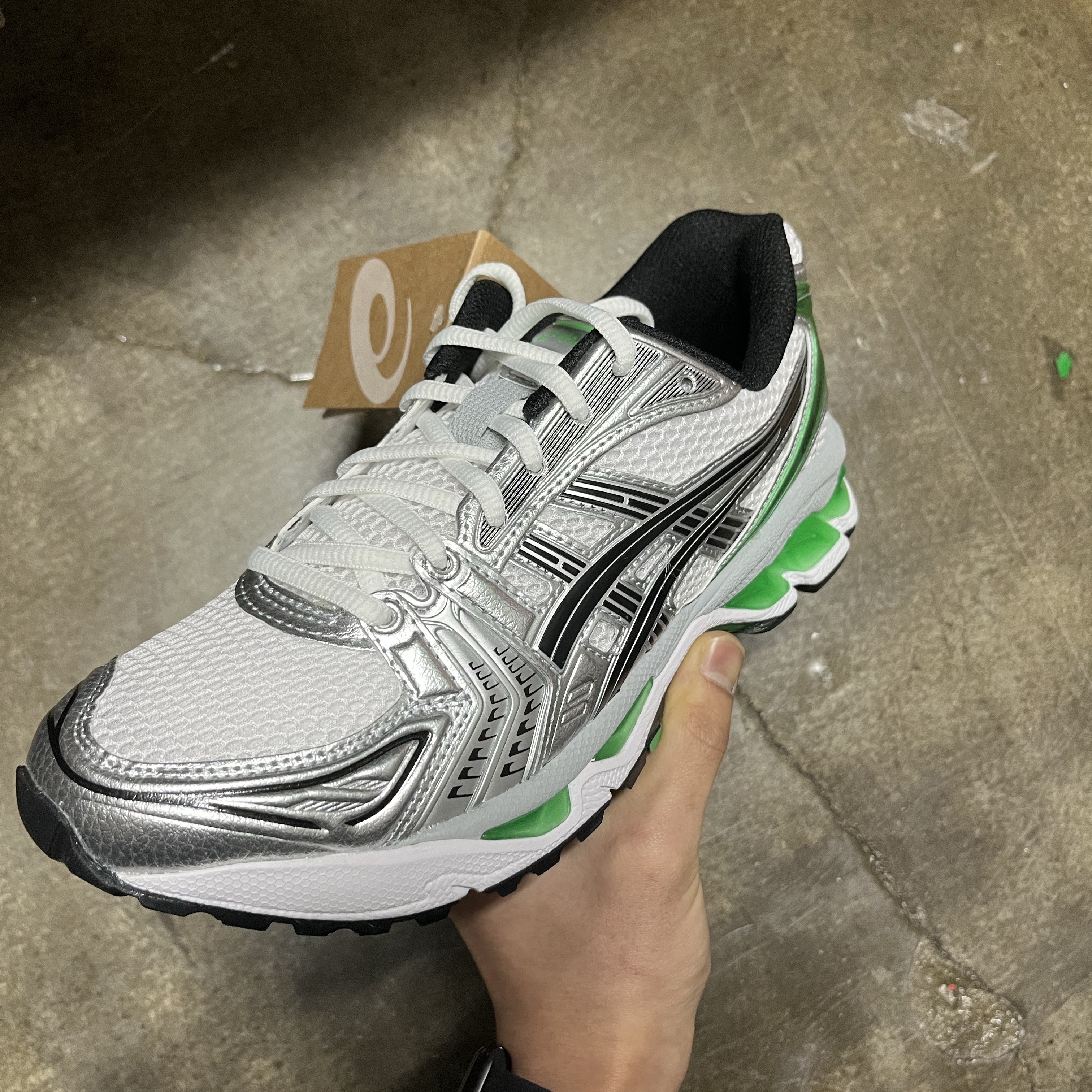 Asics Gel-Kayano 14 White Malachite Green 착용 스타일 - 2