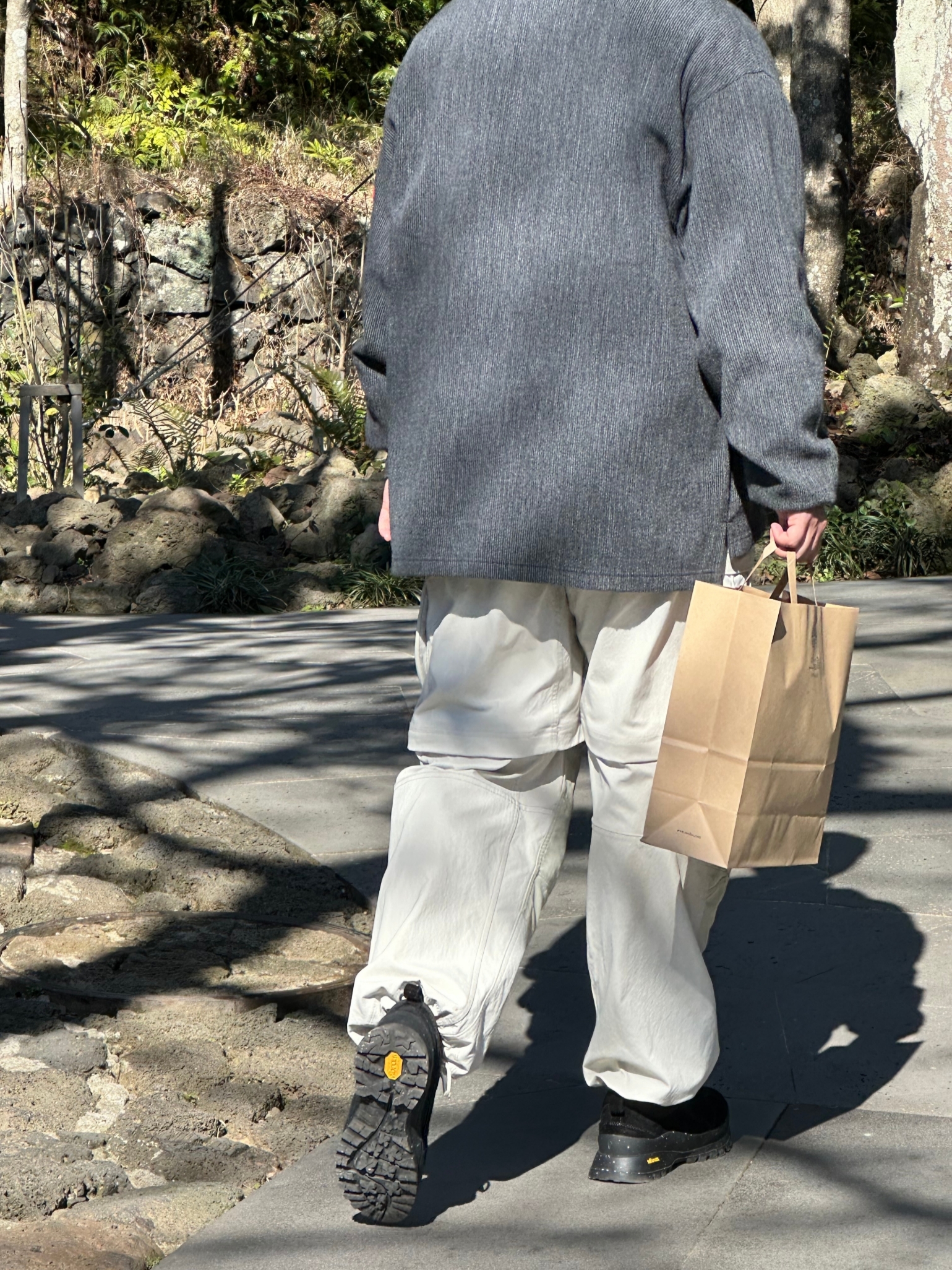 Nike ACG Smith Summit Cargo Pants Light Bone - Asia, Cav Empt Overdye Cord Design Big Shirt Charcoal - 23FW 착용 스타일 - 5