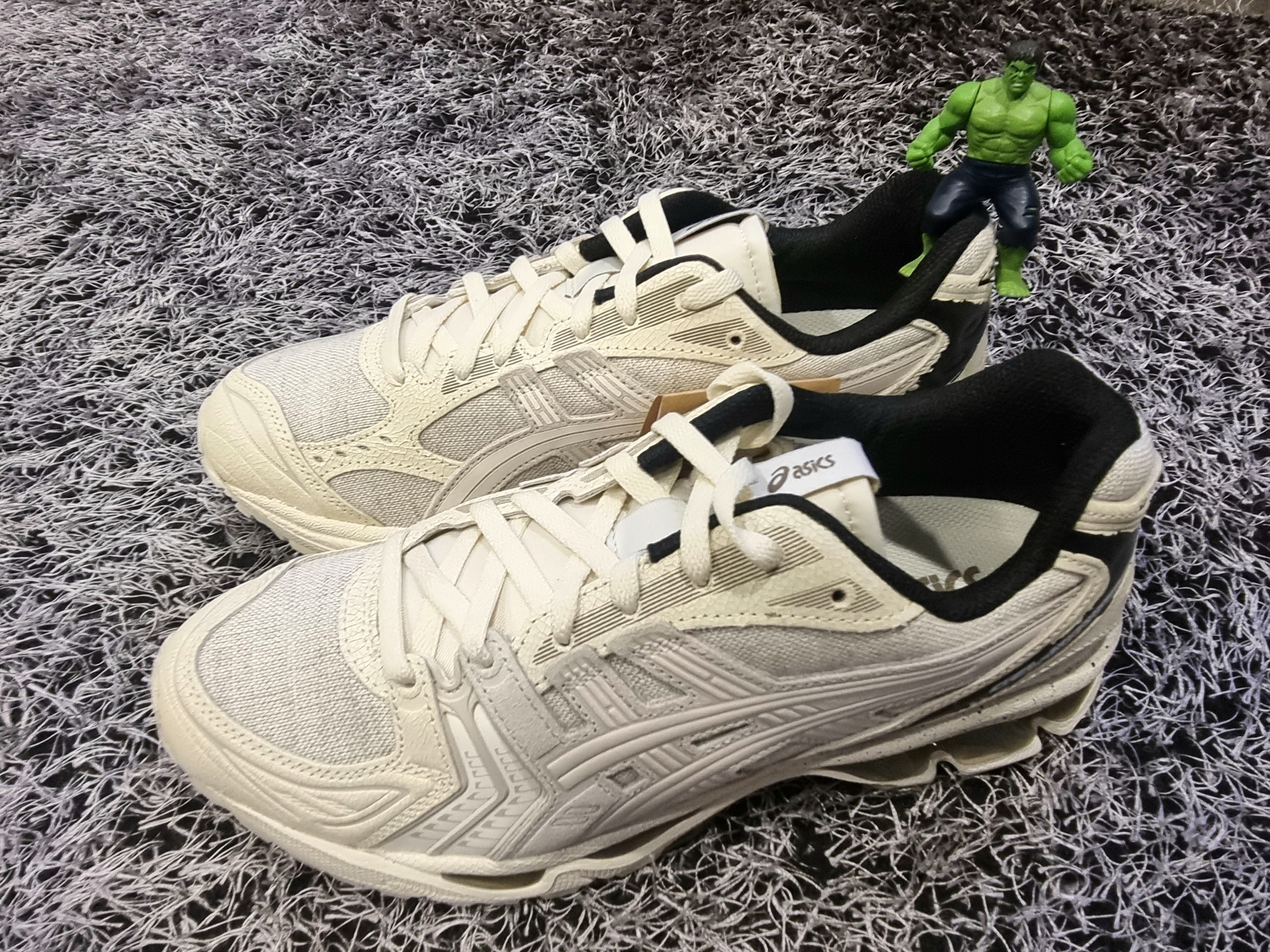 Asics Gel-Kayano 14 Imperfection Pack Cream 착용 스타일 - 1