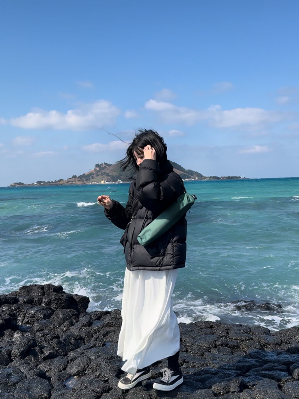 Rick Owens Drkshdw Suede Vintage Sneakers Dark Dust Pearl Milk White, Tiffany & Co. Return to Tiffany Heart Tag Toggle Necklace Medium Silver 착용 스타일 - 3