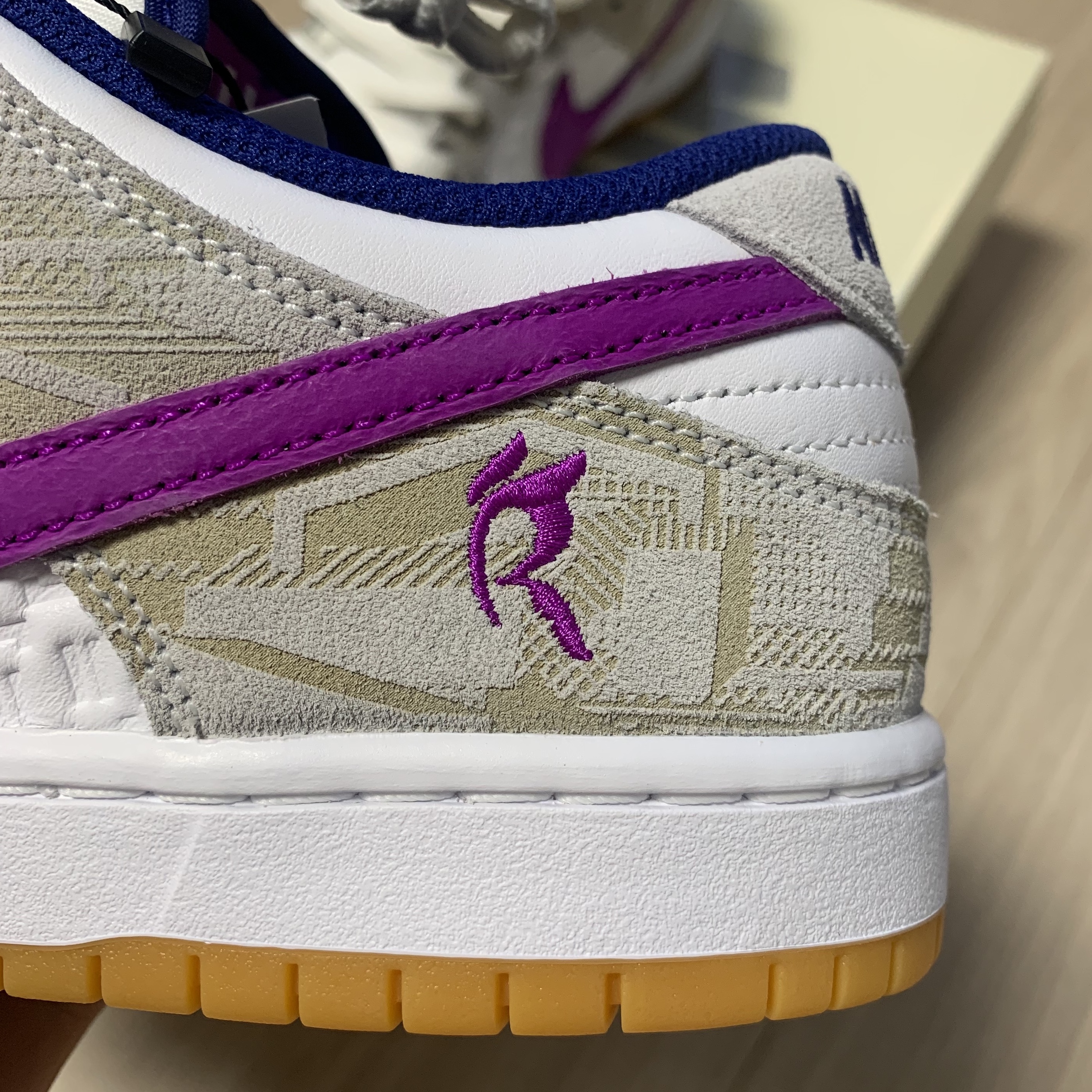 Nike x Rayssa Leal SB Dunk Low PRM Pure Platinum Vivid Purple 착용 스타일 - 4
