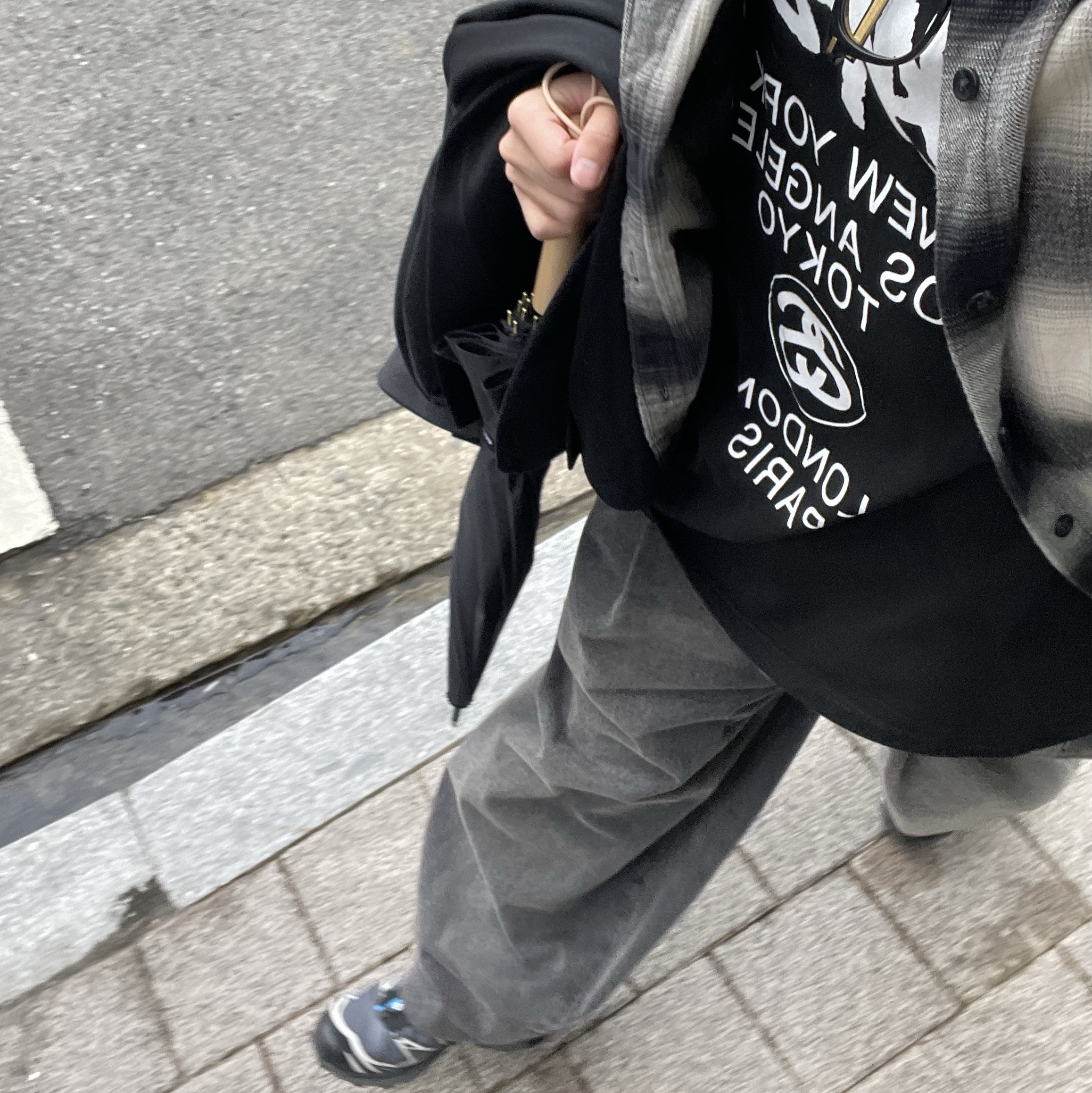 Salomon XT-6 Gore-Tex Black Ebony, Stussy World Tour T-Shirt Black 2023 착용 스타일