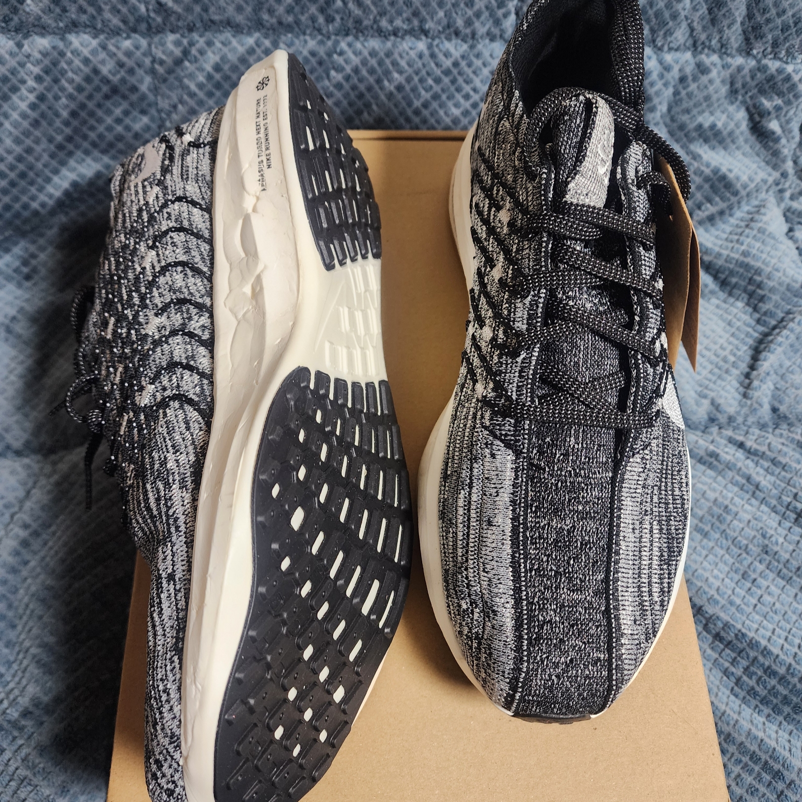 Nike Zoom Pegasus Turbo Next Nature Black White 착용 스타일 - 2
