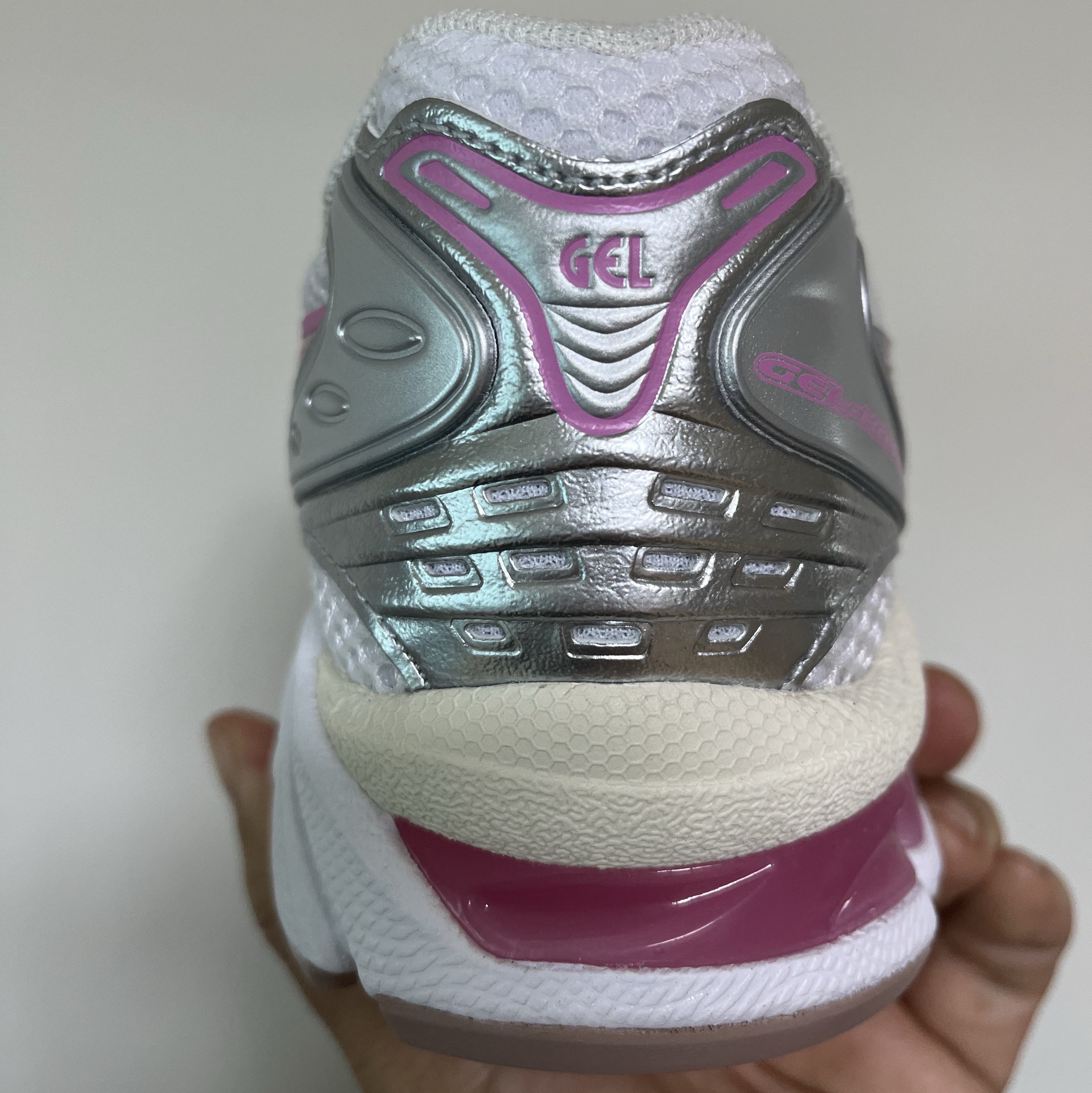 Asics Unlimited Gel-Kayano 14 White Fawn 착용 스타일 - 3