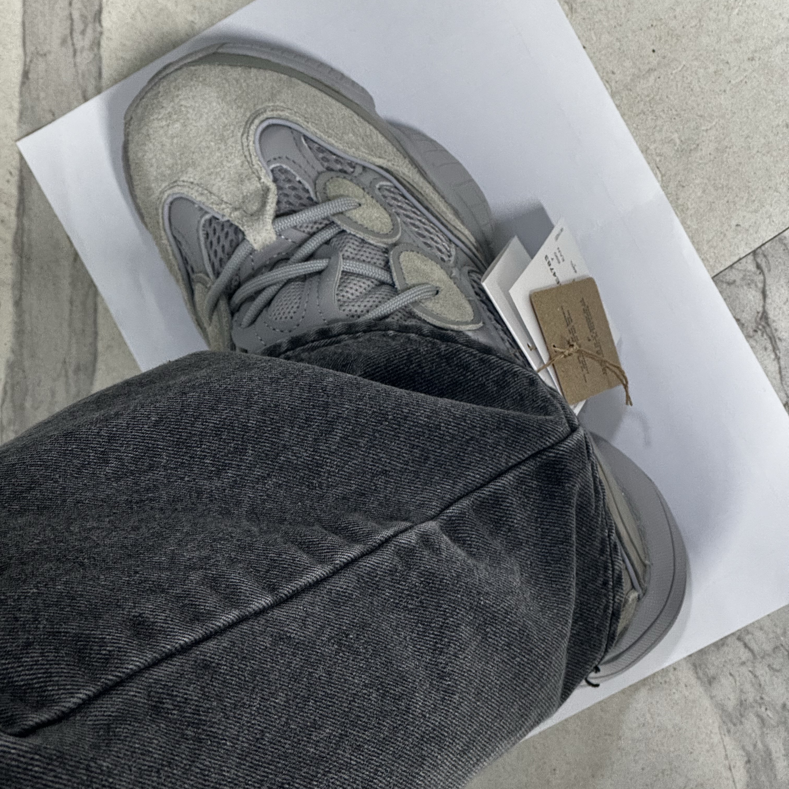 Adidas Yeezy 500 Stone Salt 착용 스타일