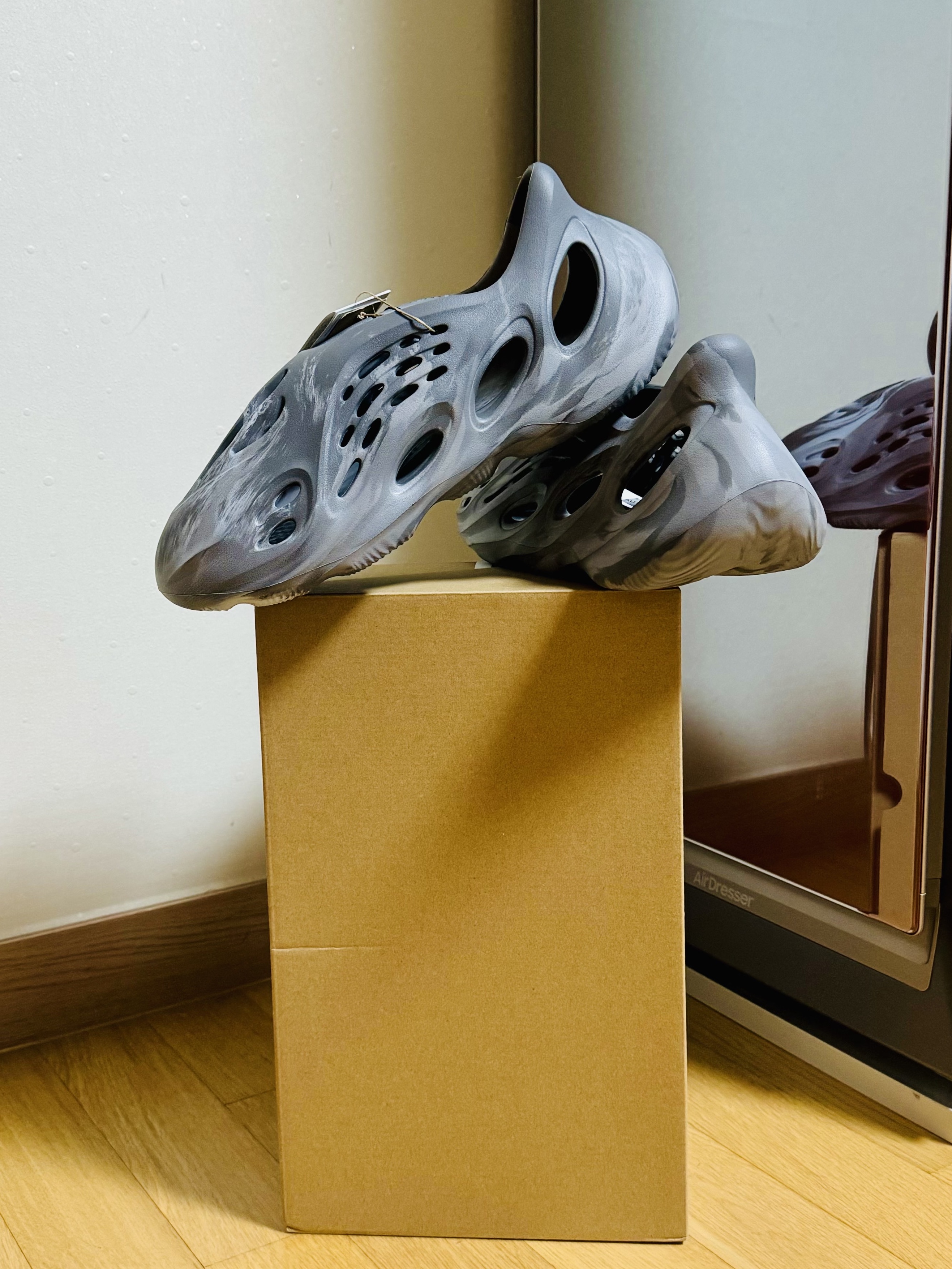 Adidas Yeezy Foam RNNR MX Granite 착용 스타일