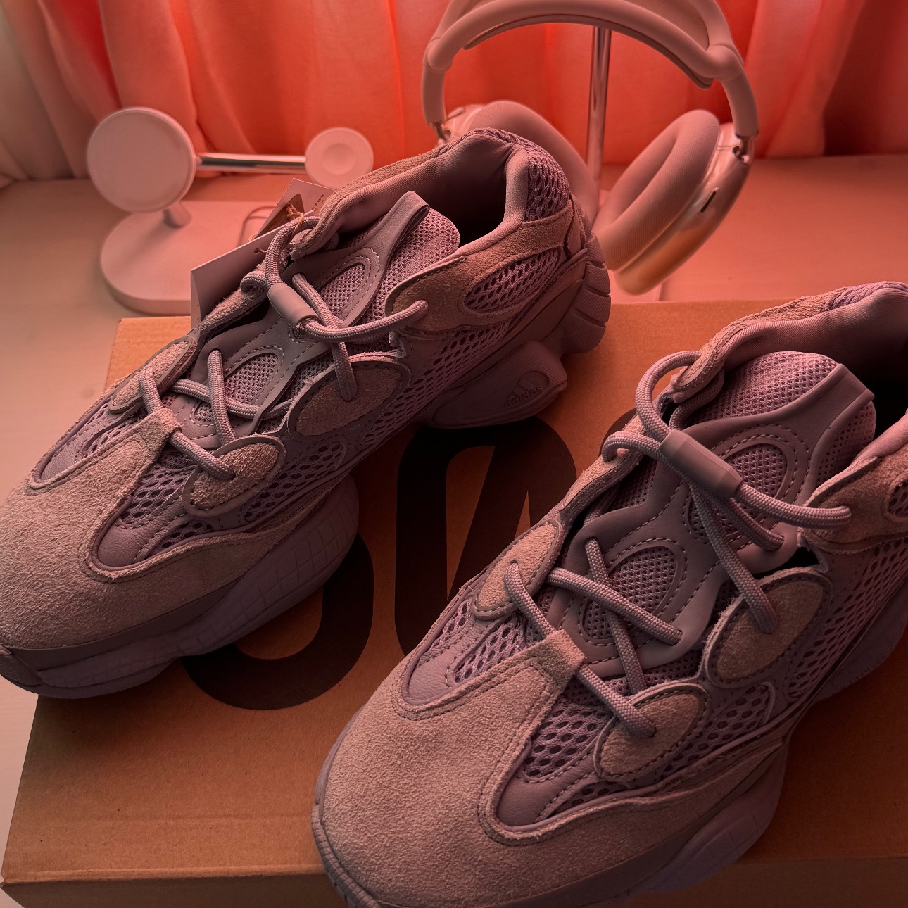Adidas Yeezy 500 Stone Salt 착용 스타일