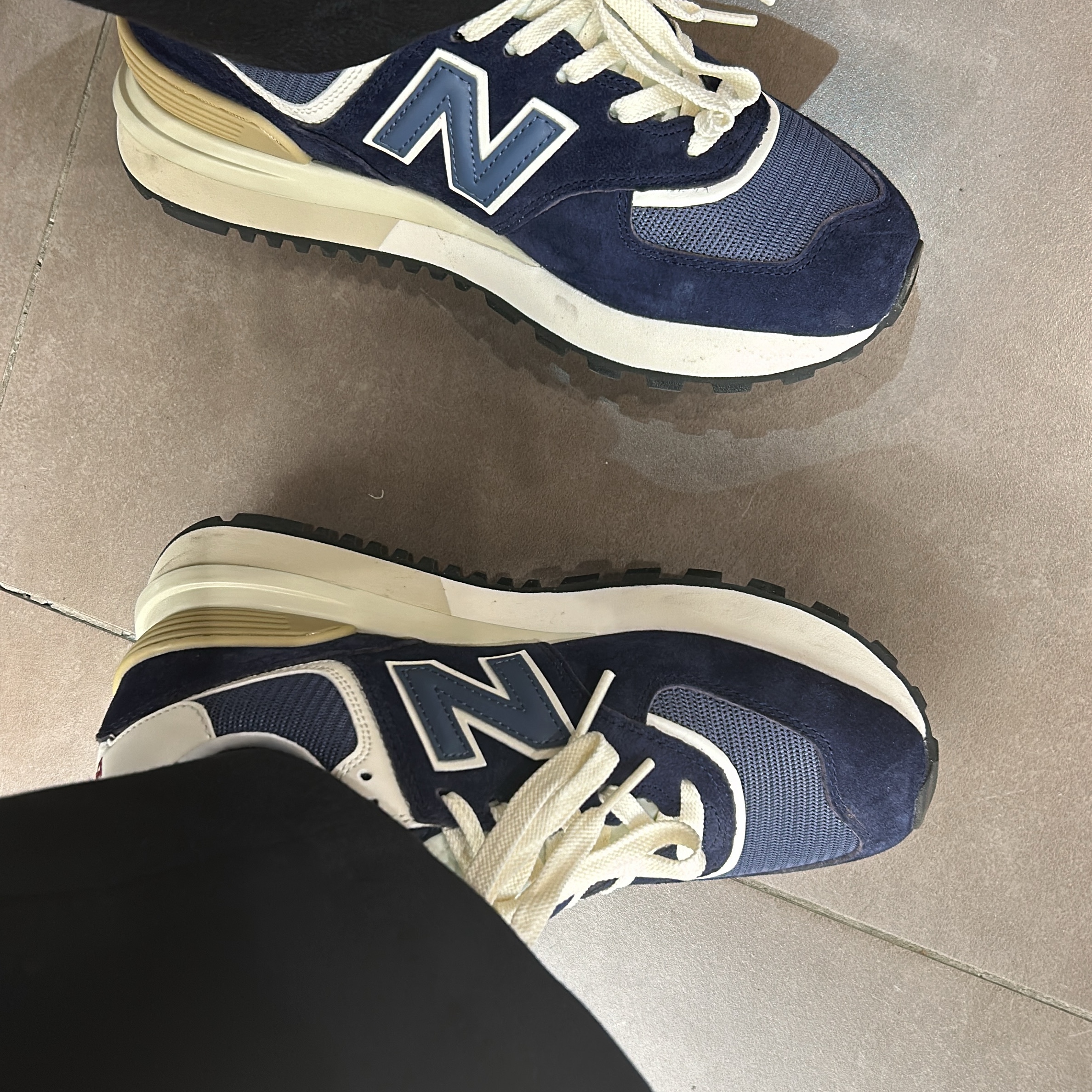New Balance 574 Legacy Navy 착용 스타일