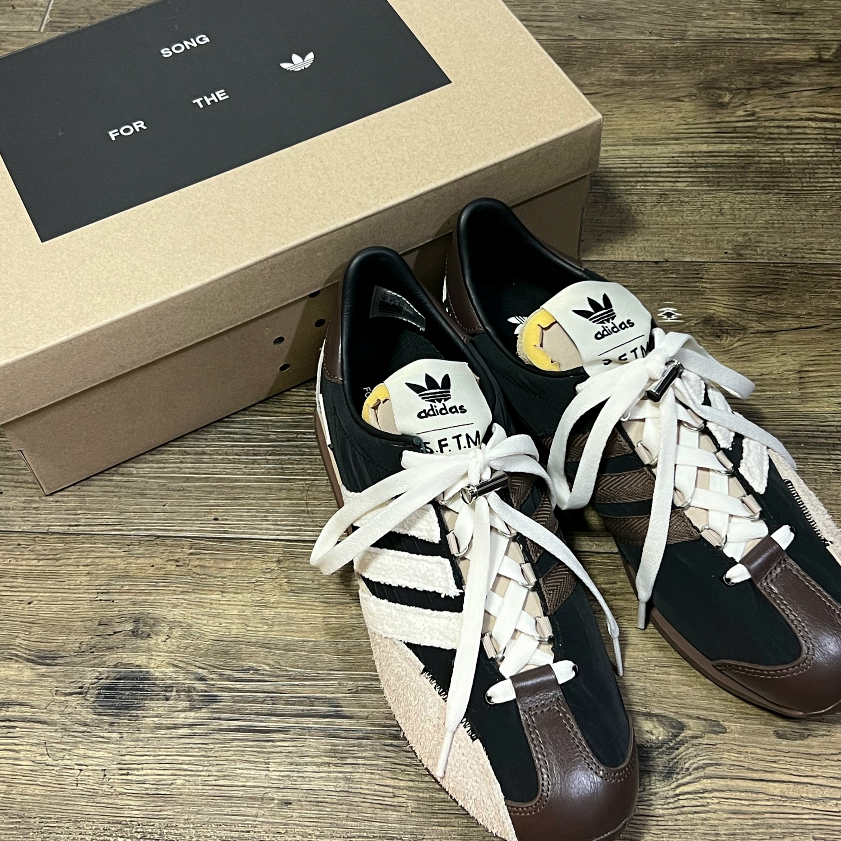 Adidas x Song for the Mute Country OG Core Black Core White 착용 스타일 - 2