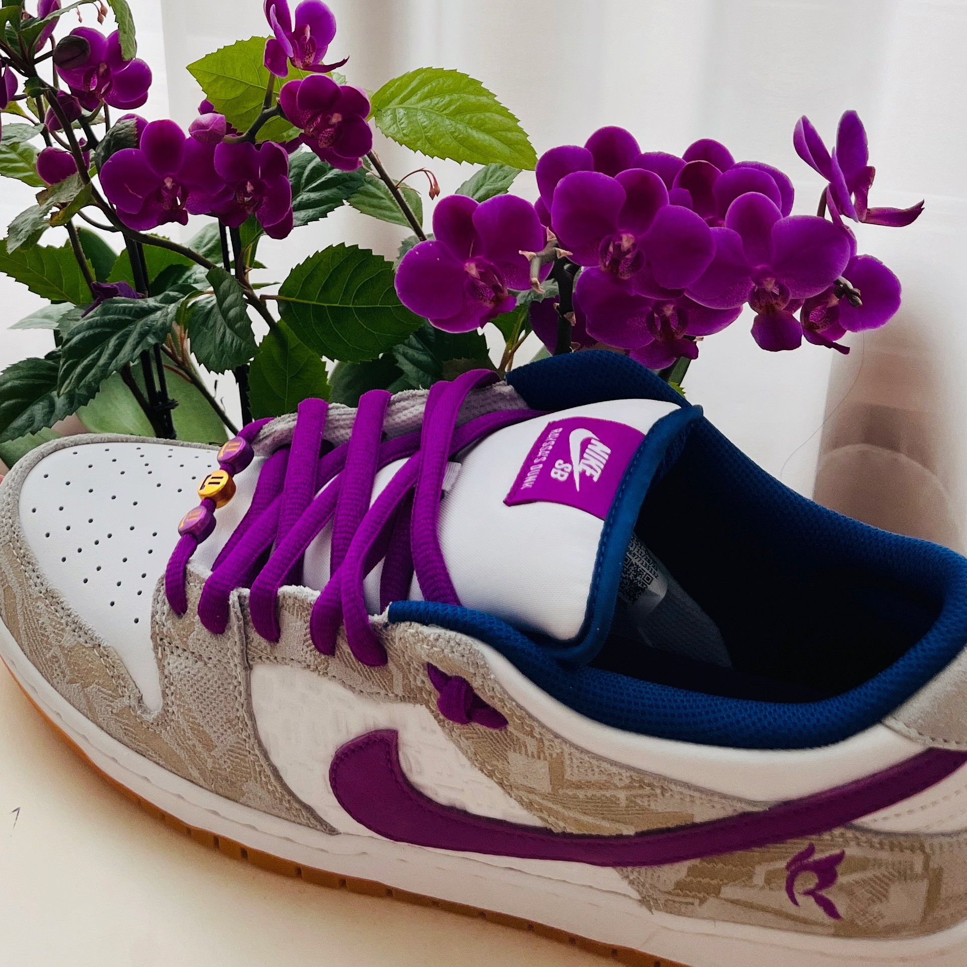Nike x Rayssa Leal SB Dunk Low PRM Pure Platinum Vivid Purple 착용 스타일
