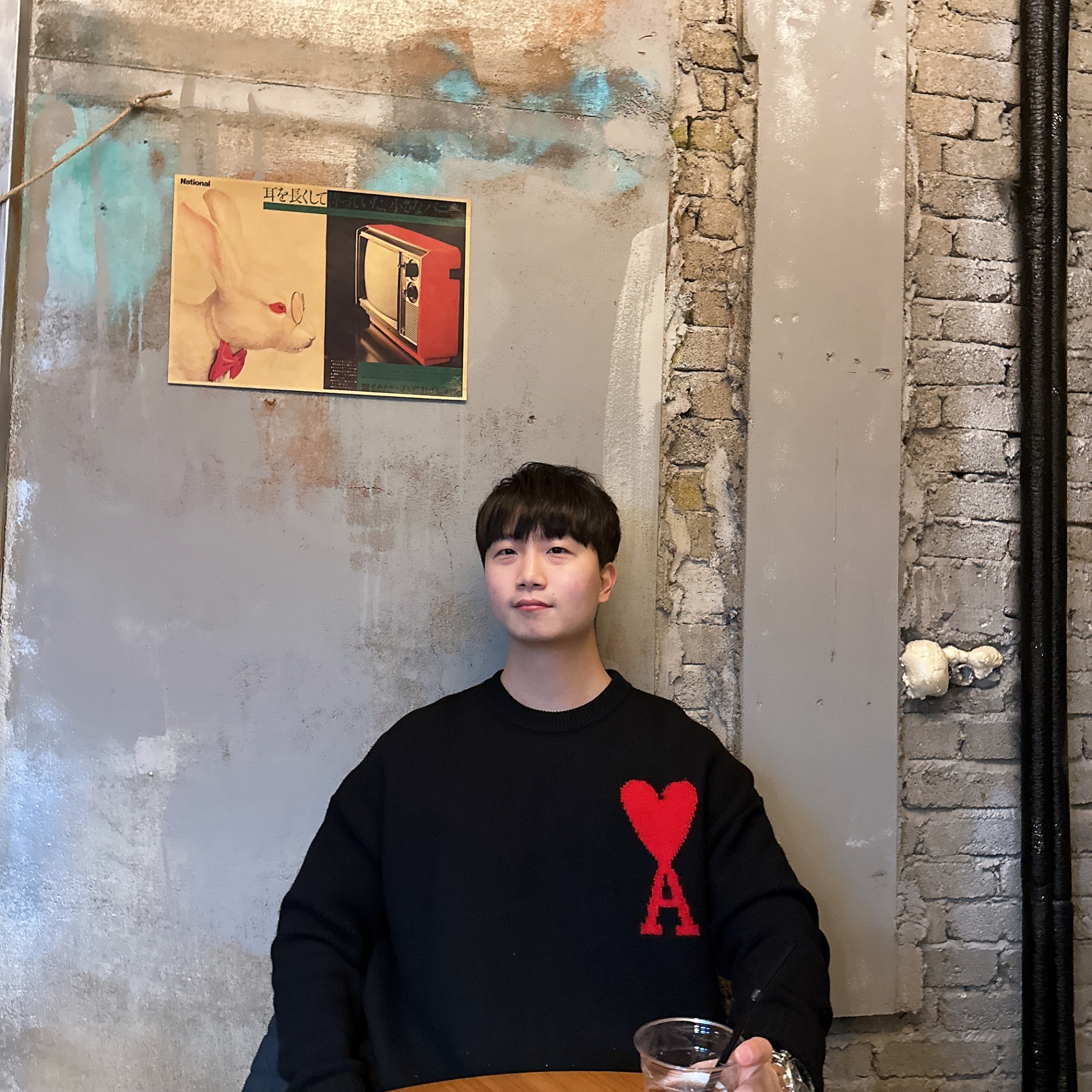 AMI de Coeur Oversize Intarsia Sweater Black Red 착용 스타일