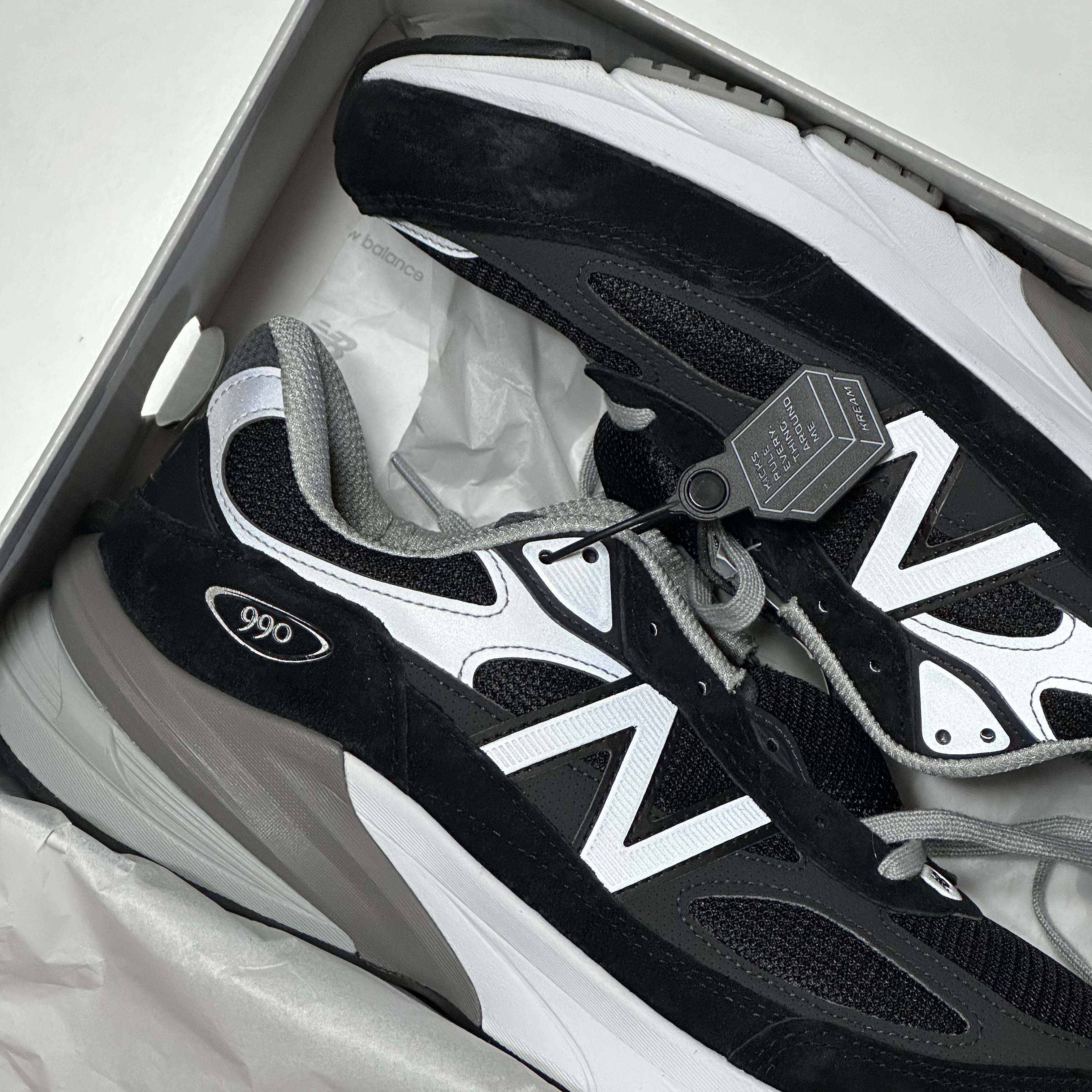 New Balance 990v6 Made in USA Black White 착용 스타일