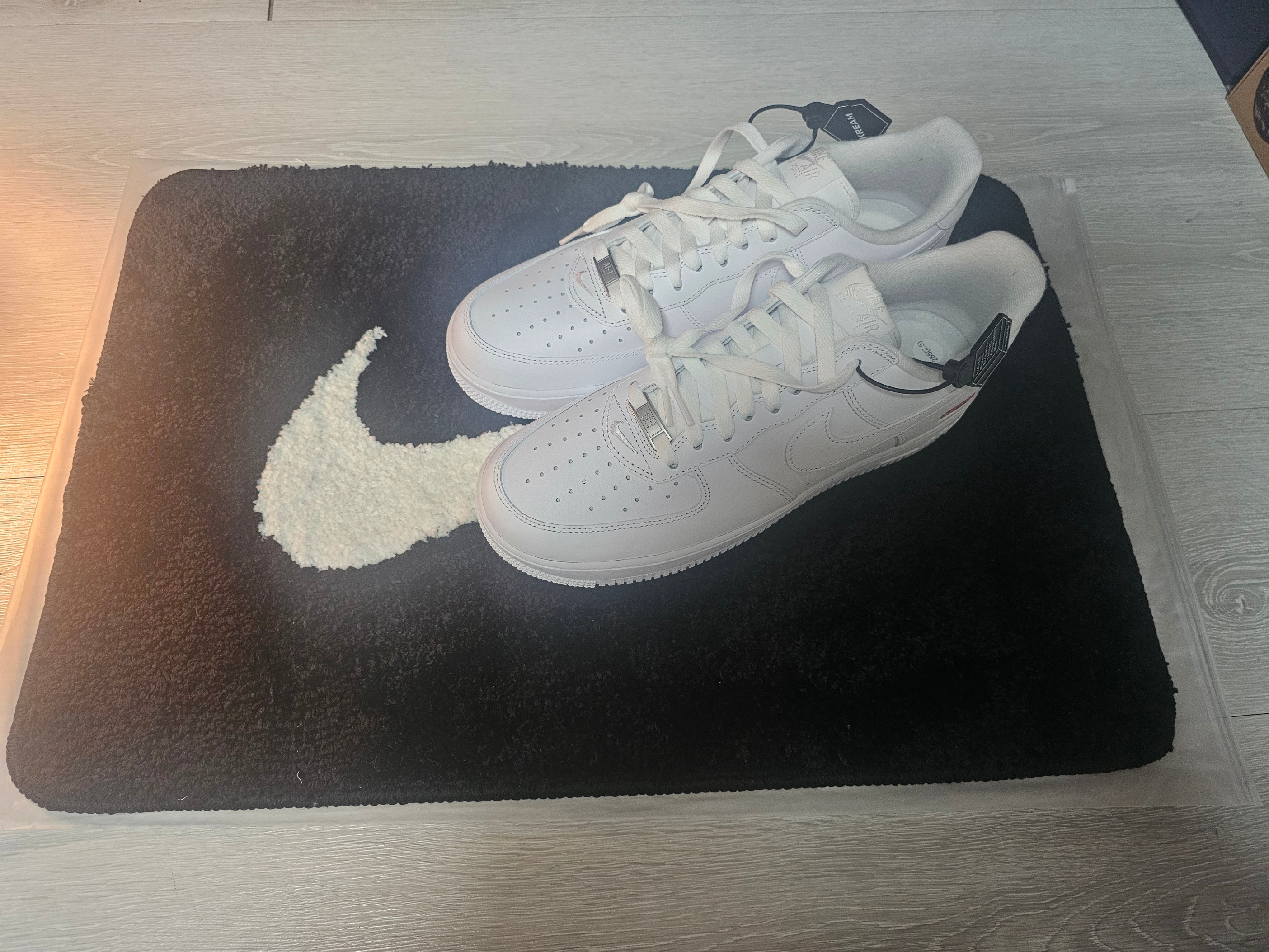Nike x Supreme Air Force 1 Low White 착용 스타일 - 1