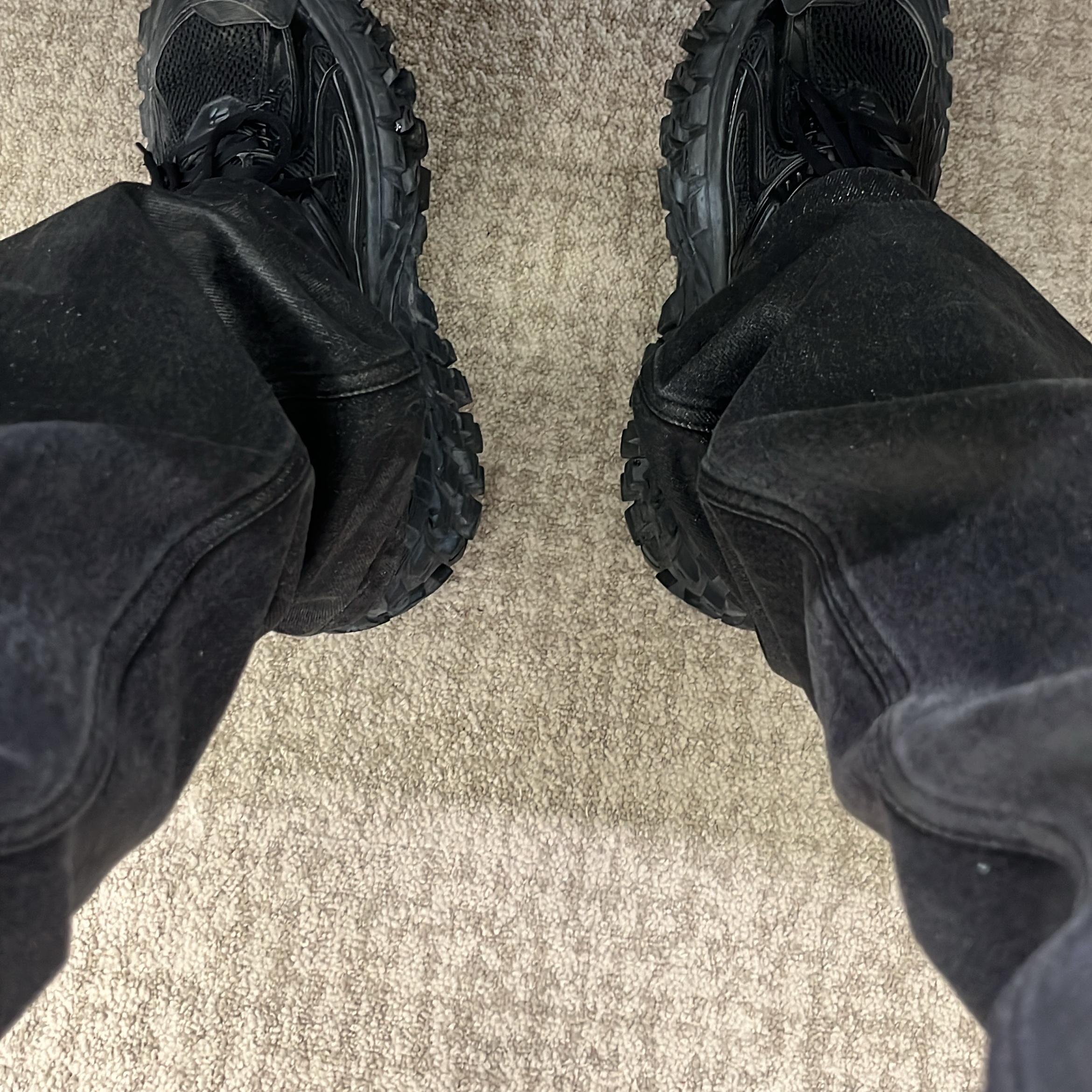 Balenciaga Defender Sneakers Black 착용 스타일