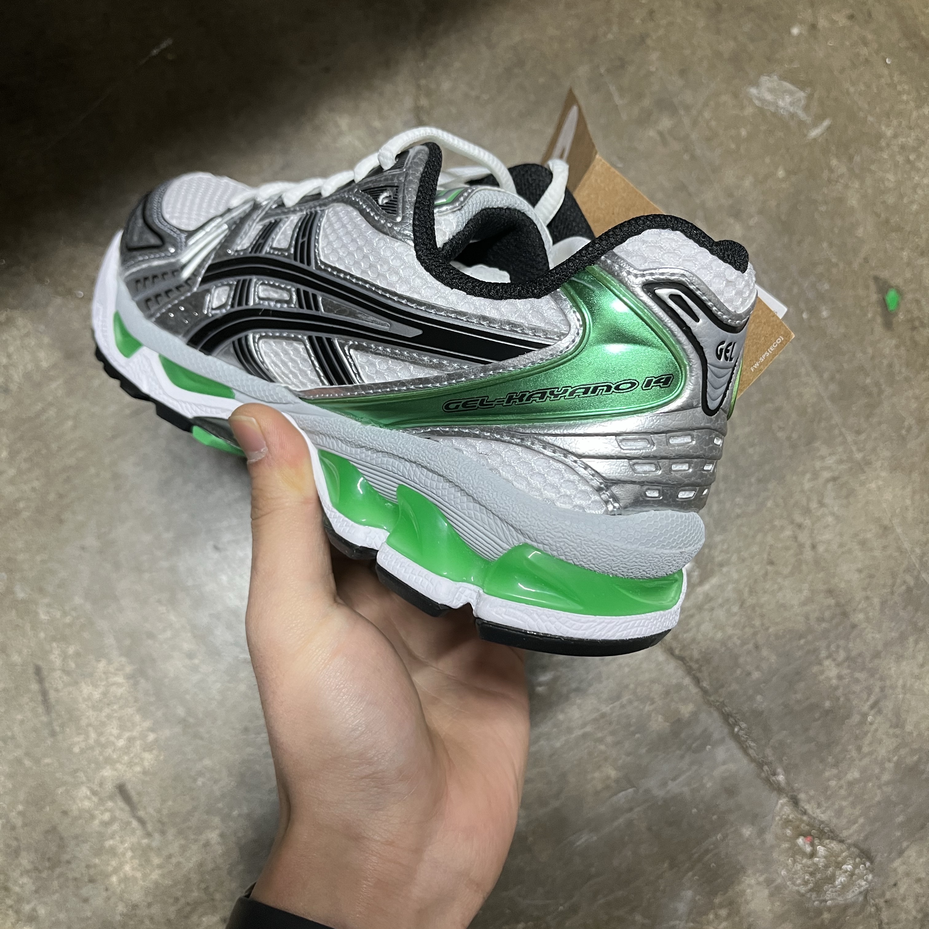 Asics Gel-Kayano 14 White Malachite Green 착용 스타일 - 3