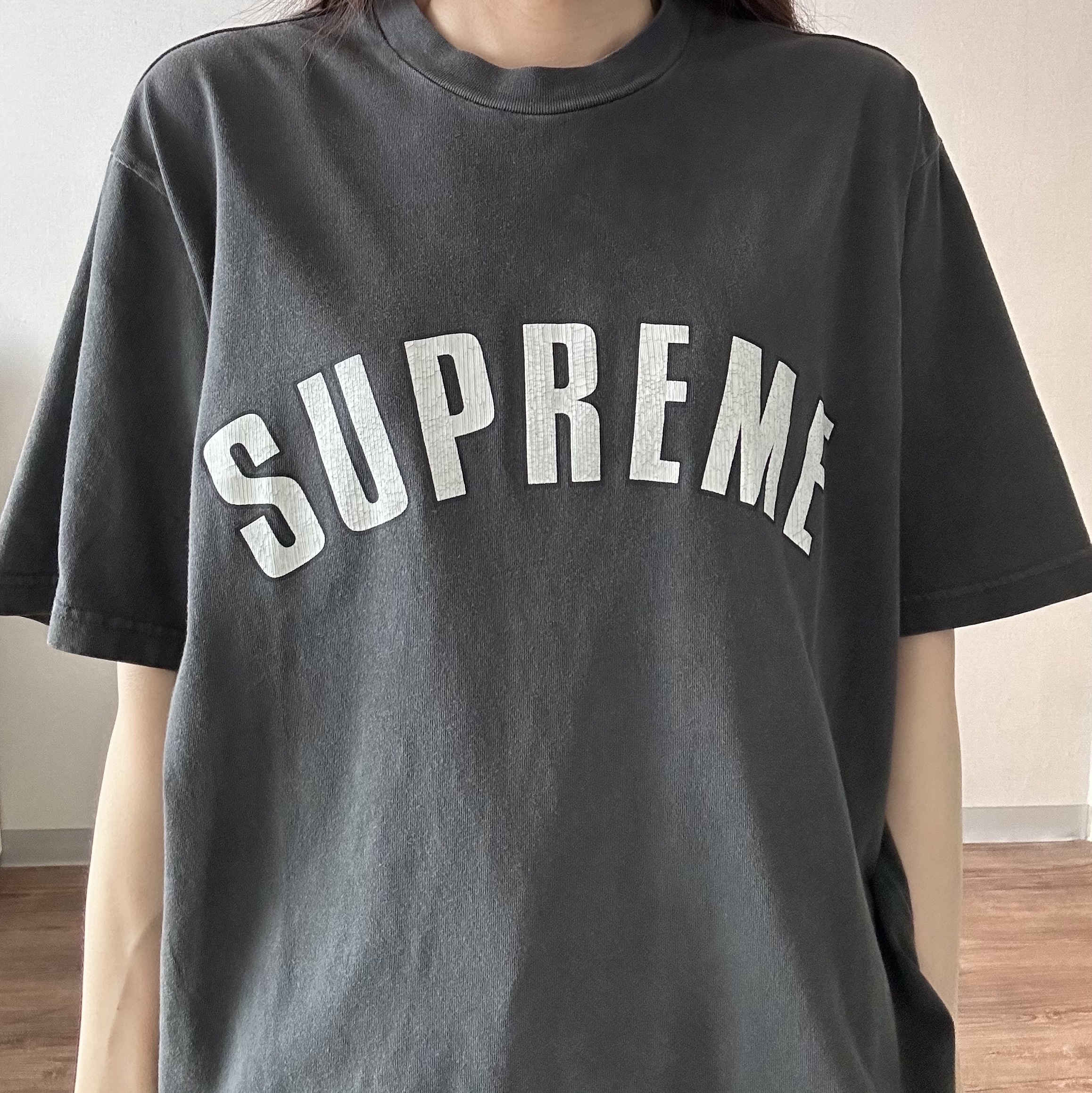 Supreme Denim Camp Cap Black - 24SS, Supreme Cracked Arc S/S Top Black - 24SS 착용 스타일 - 2