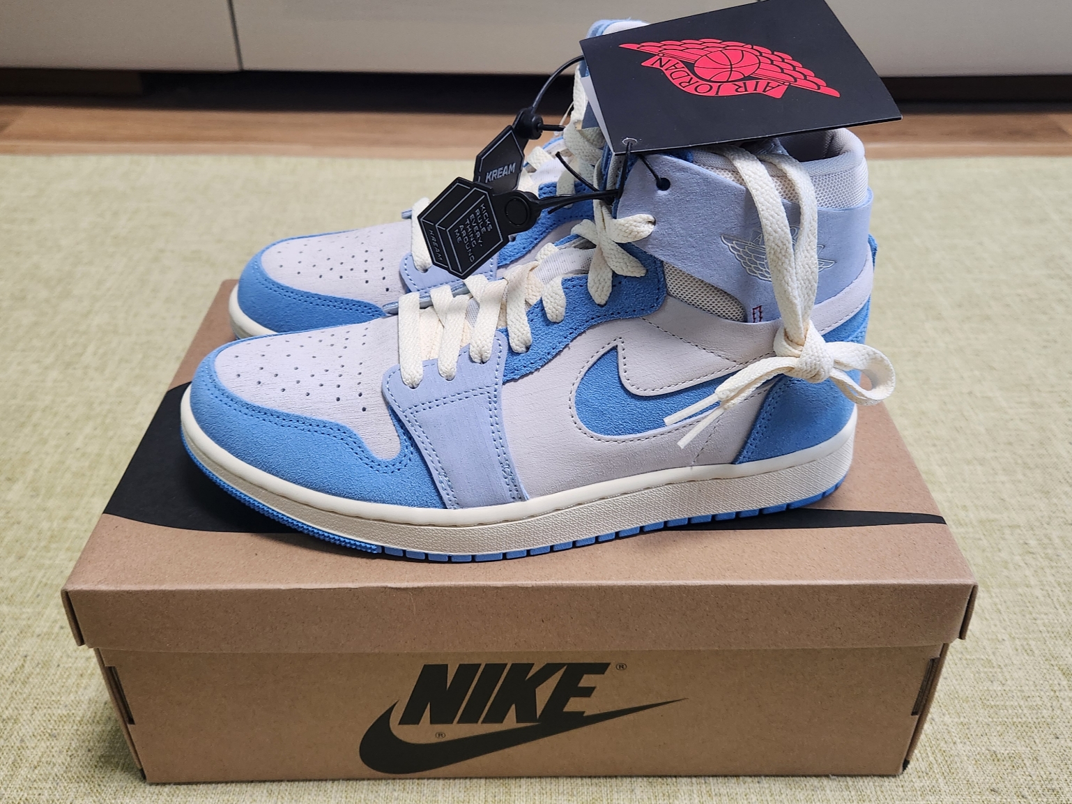 (W) Jordan 1 Zoom Air CMFT 2 Phantom University Blue 착용 스타일