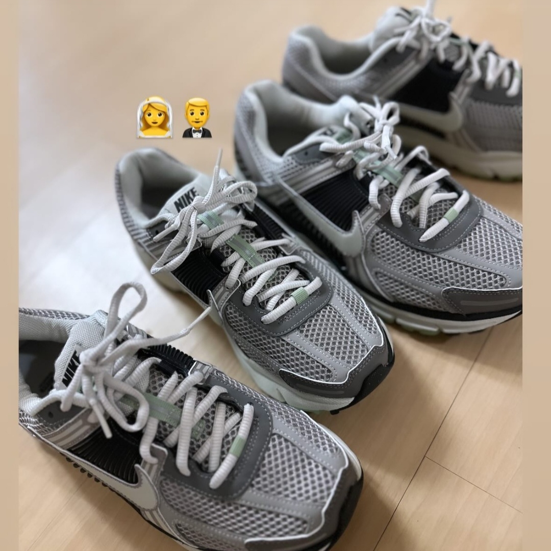 (W) Nike Zoom Vomero 5 Cobblestone and Flat Pewter 착용 스타일