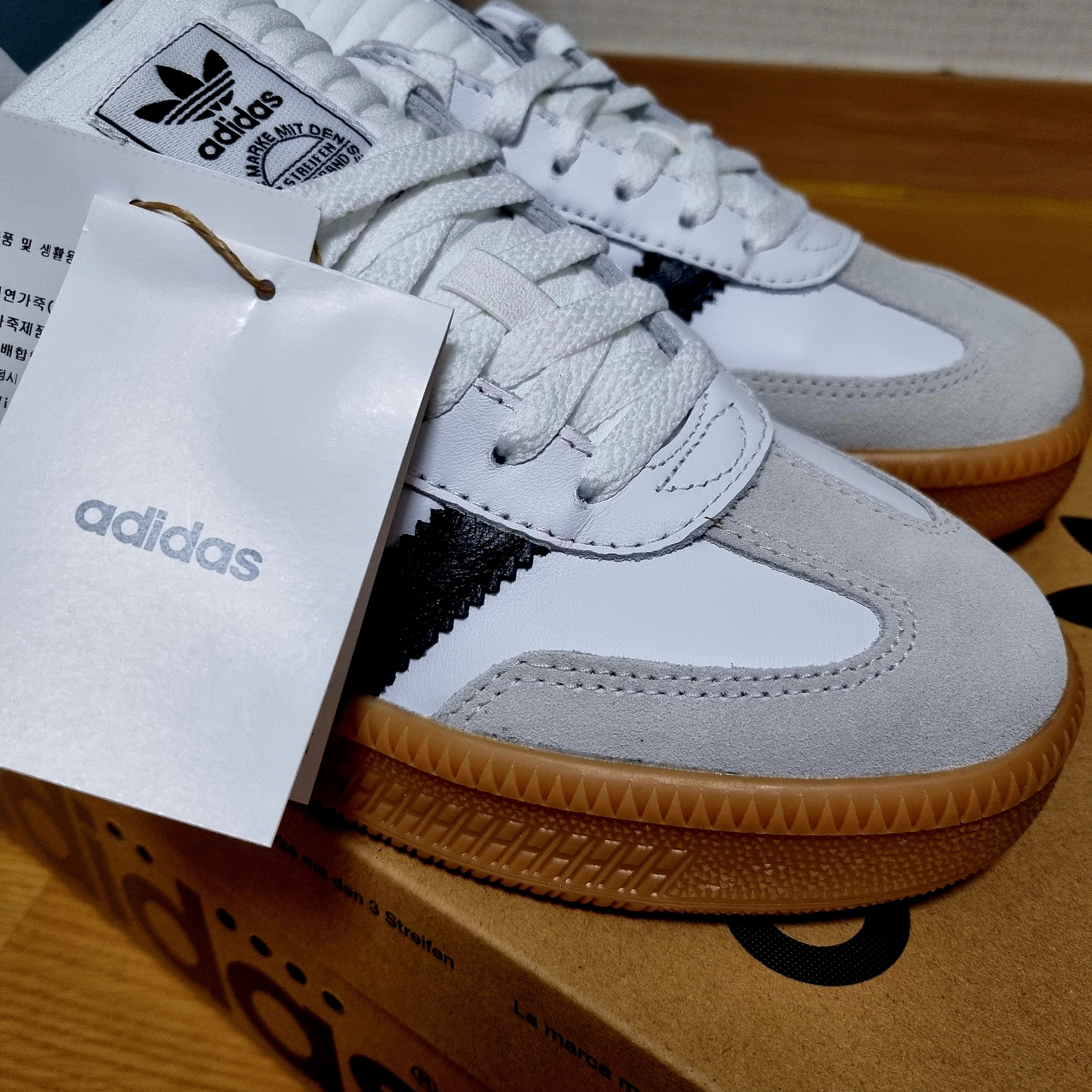 Adidas Samba XLG White Black Gum 착용 스타일 - 2