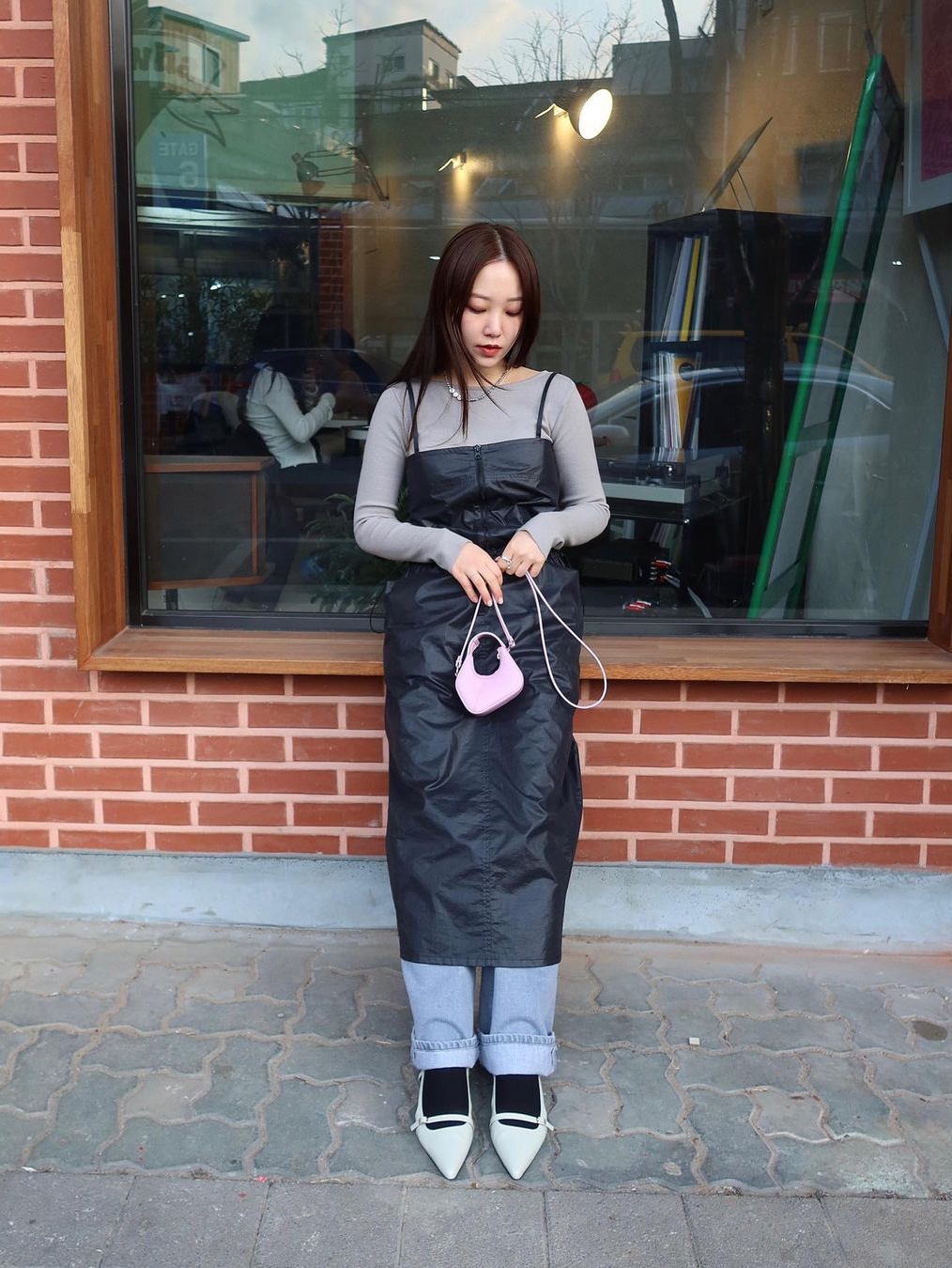 STUDIOTABLE Crepe Mini Bag White, STUDIOTABLE Crepe Mini Bag Pink 착용 스타일