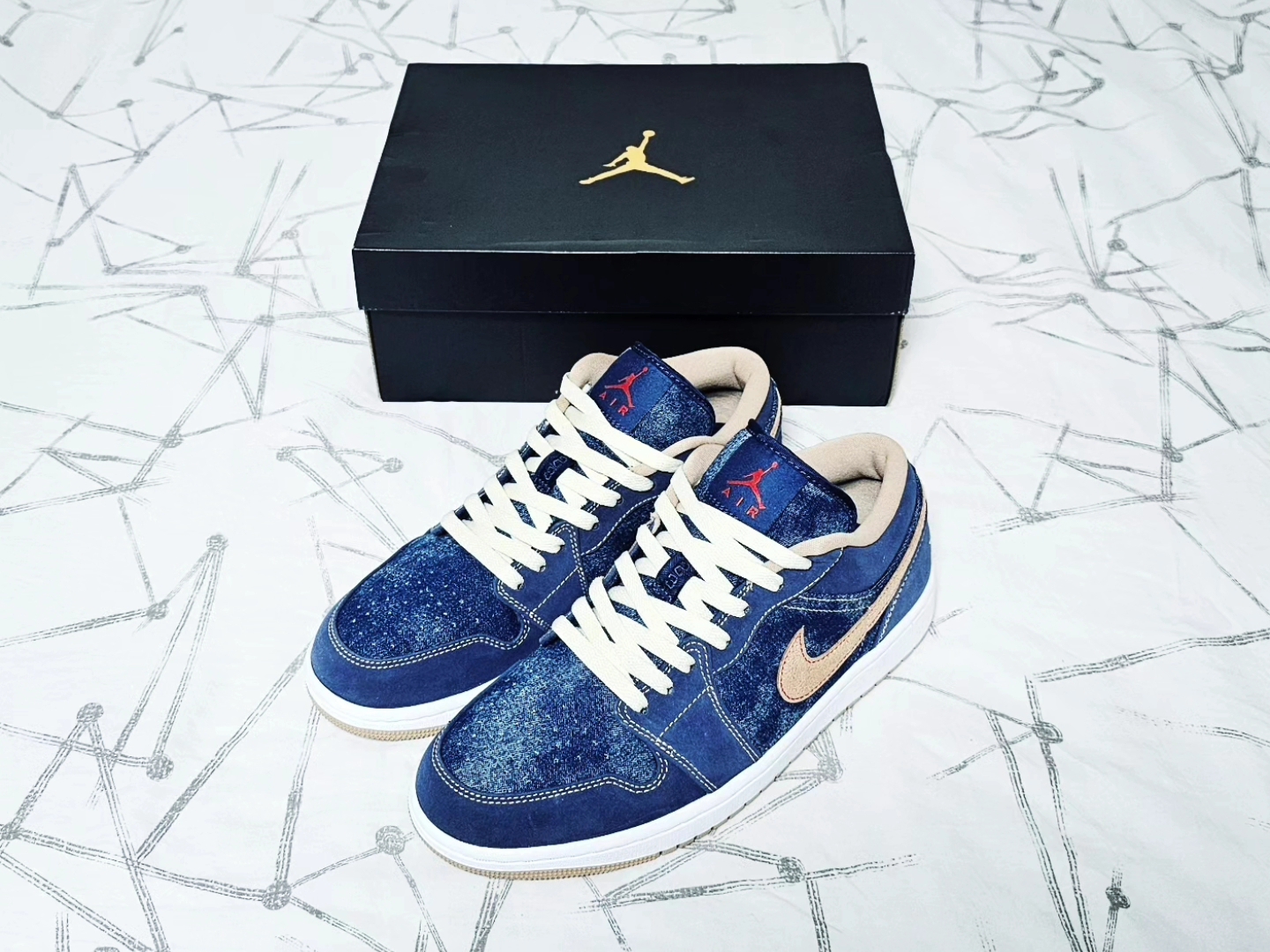 Jordan 1 Low SE Denim 착용 스타일 - 1