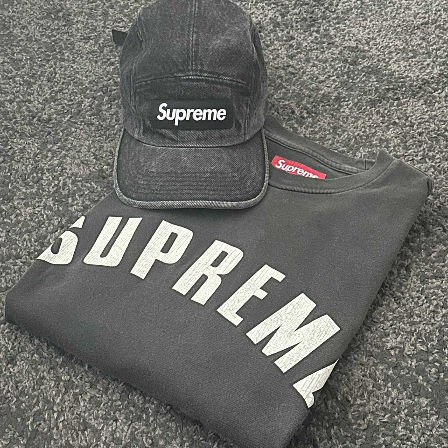 Supreme Denim Camp Cap Black - 24SS, Supreme Cracked Arc S/S Top Black - 24SS 착용 스타일 - 1