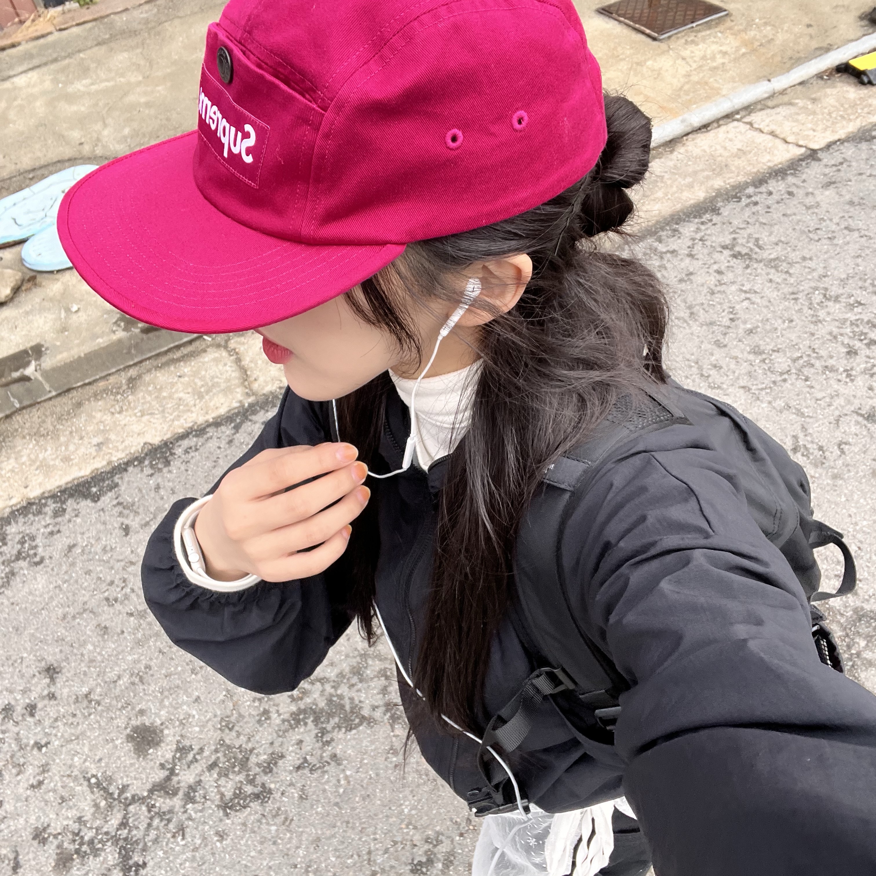 Supreme Snap Pocket Camp Cap Dark Magenta - 23FW 착용 스타일 - 1