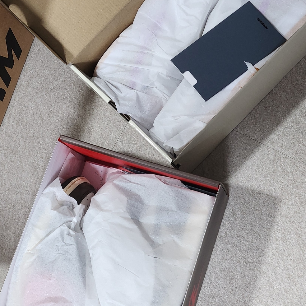 Jordan 1 x Travis Scott Retro High OG SP Mocha, Nike x Rayssa Leal SB Dunk Low PRM Pure Platinum Vivid Purple 착용 스타일 - 5