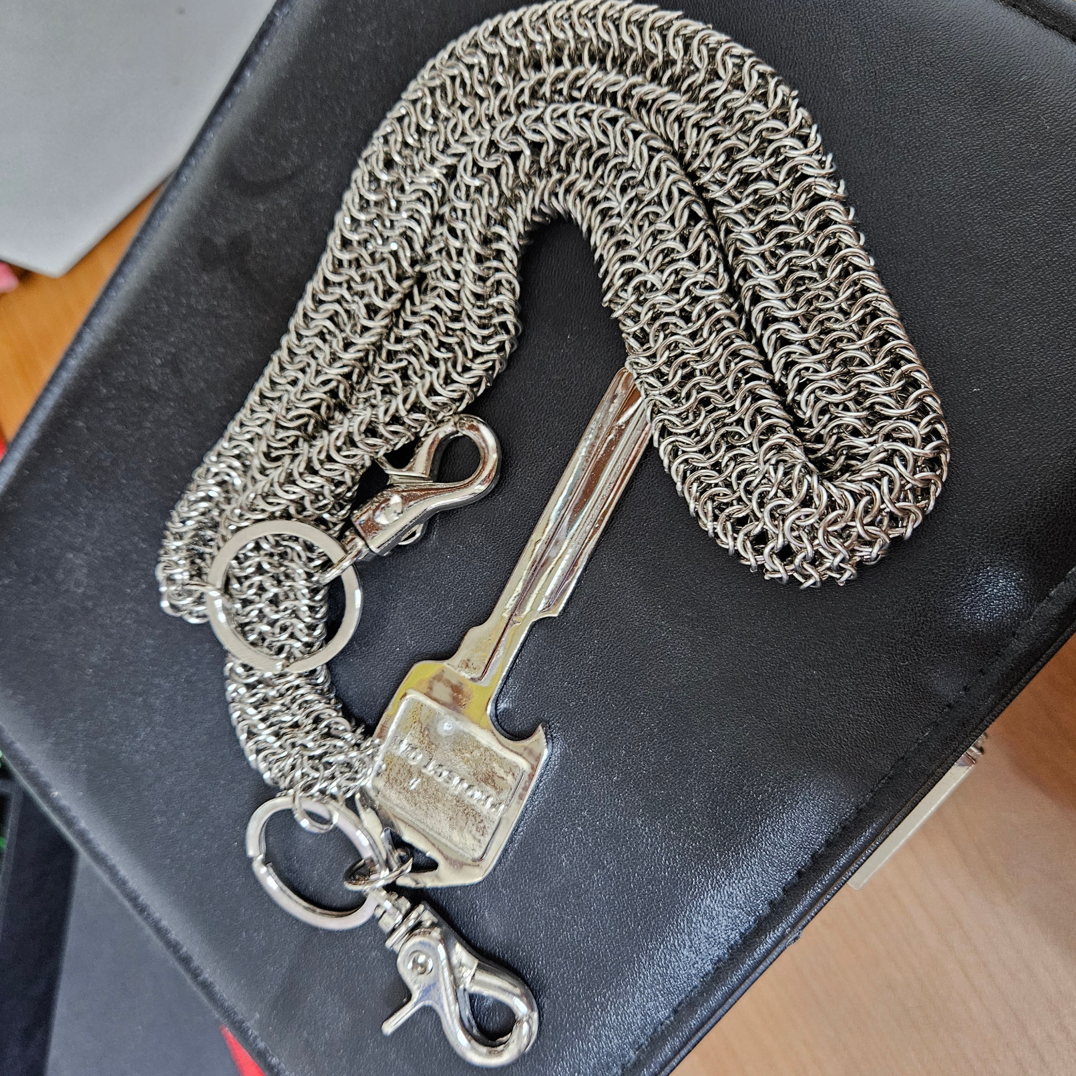 Project G/R Twisted Key Chain Silver 착용 스타일